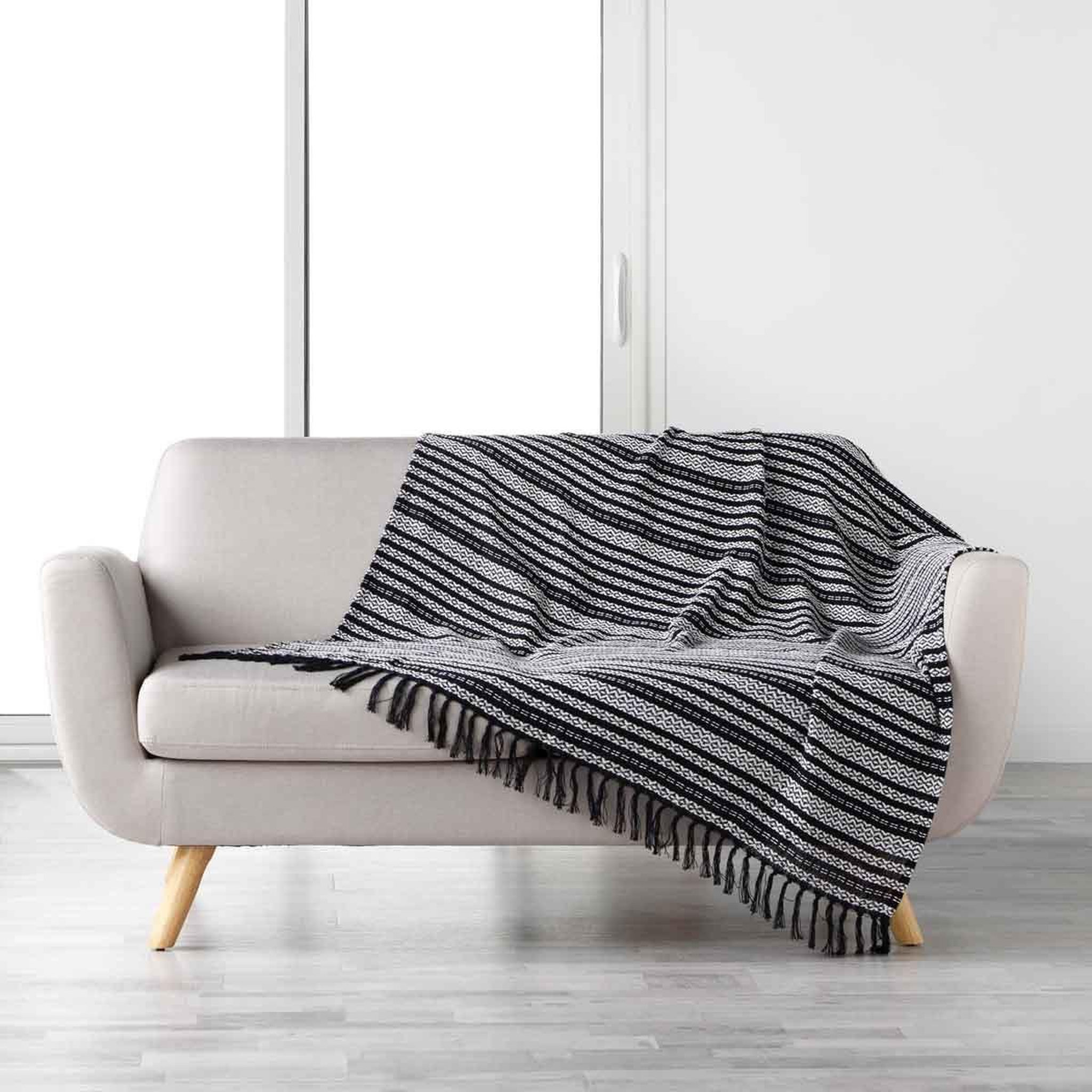 Voir la diapositive 1 : Douceur d'Intérieur Plaid déco à franges  tissia  120x150cm noir