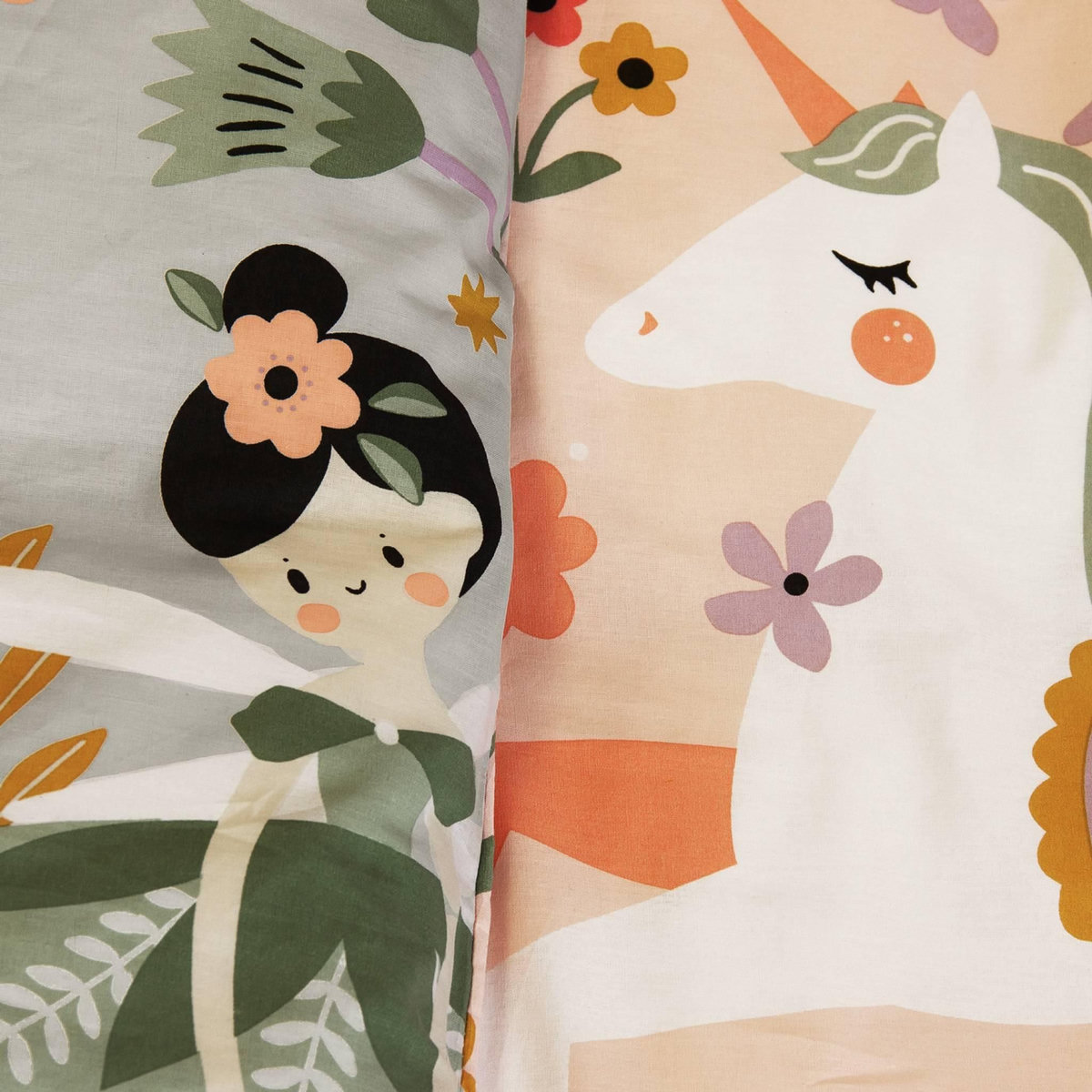 SWEEEK Parure de lit réversible FEERIE 1 place imprimé thème licorne / danseuse 140 x 200cm