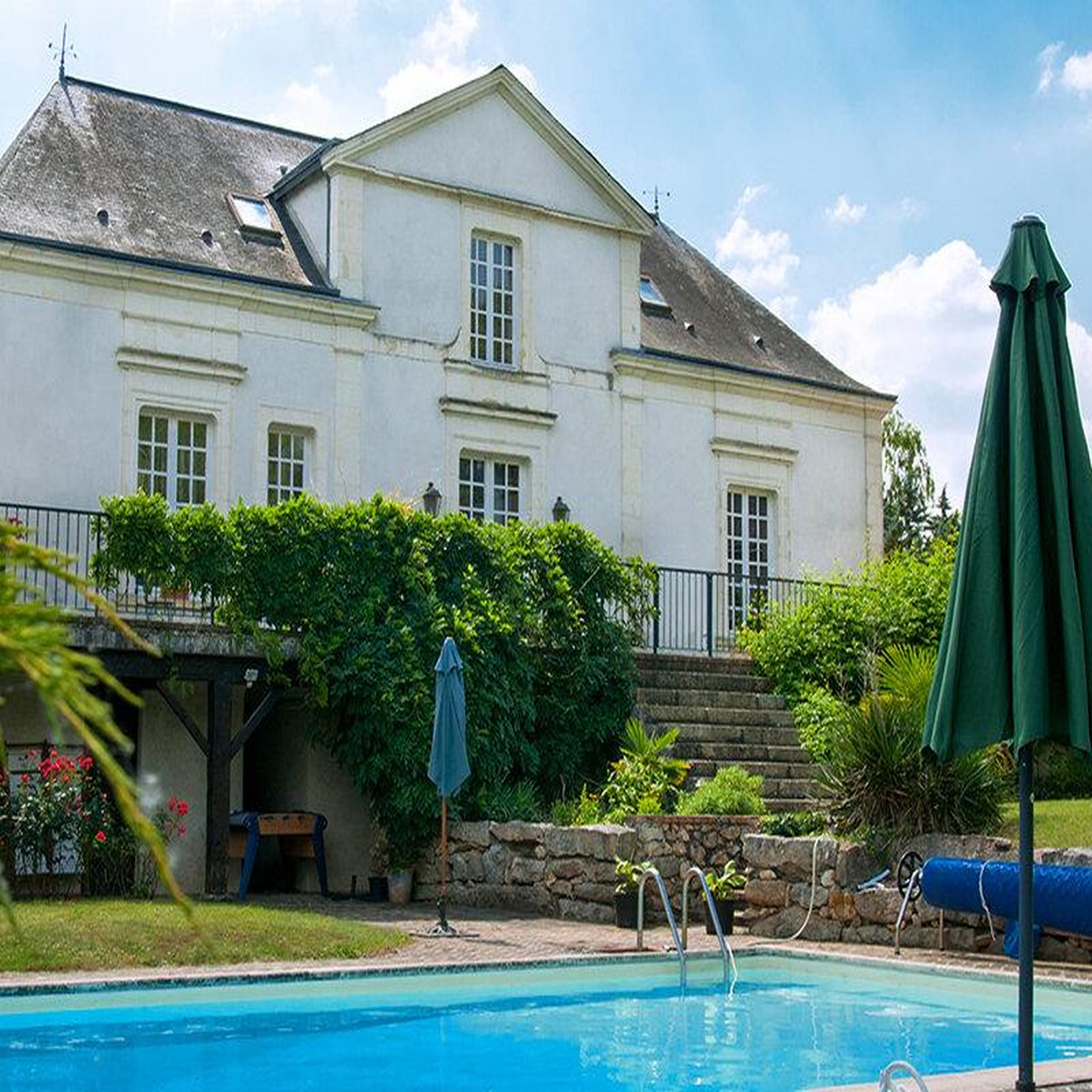 Voir la diapositive 2 : Smartbox 2 jours en hôtel avec dîner et accès au spa près d'angers - coffret cadeau séjour