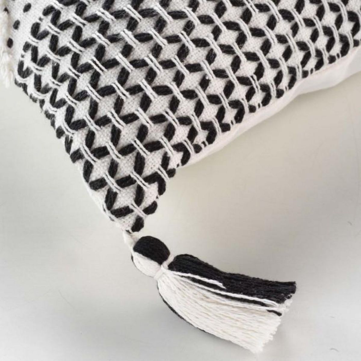 Paris Prix Housse de Coussin à Pompons  Sally  40x40cm Noir & Blanc