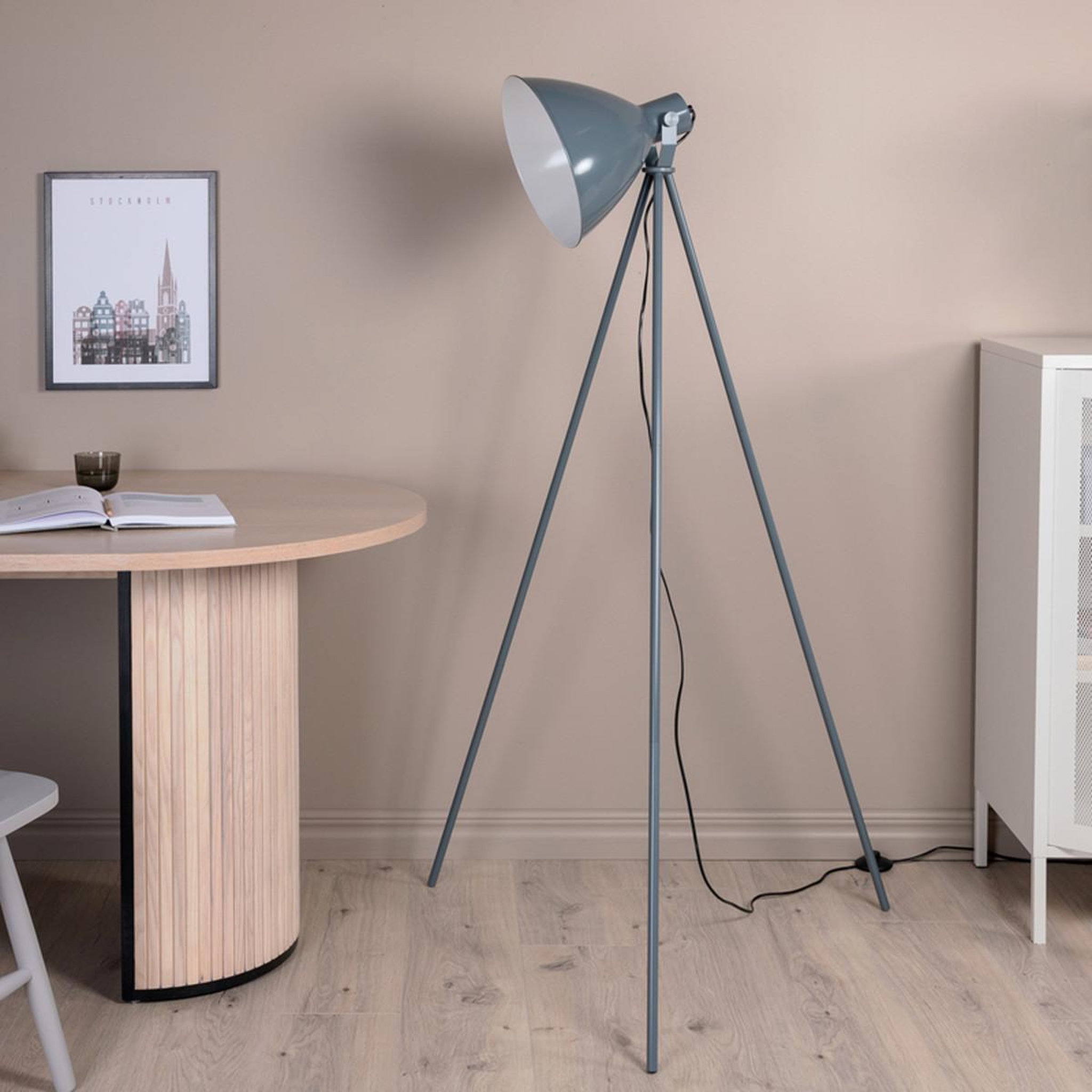 Voir la diapositive 6 : Paris Prix Lampadaire trépied  tiv  140cm bleu