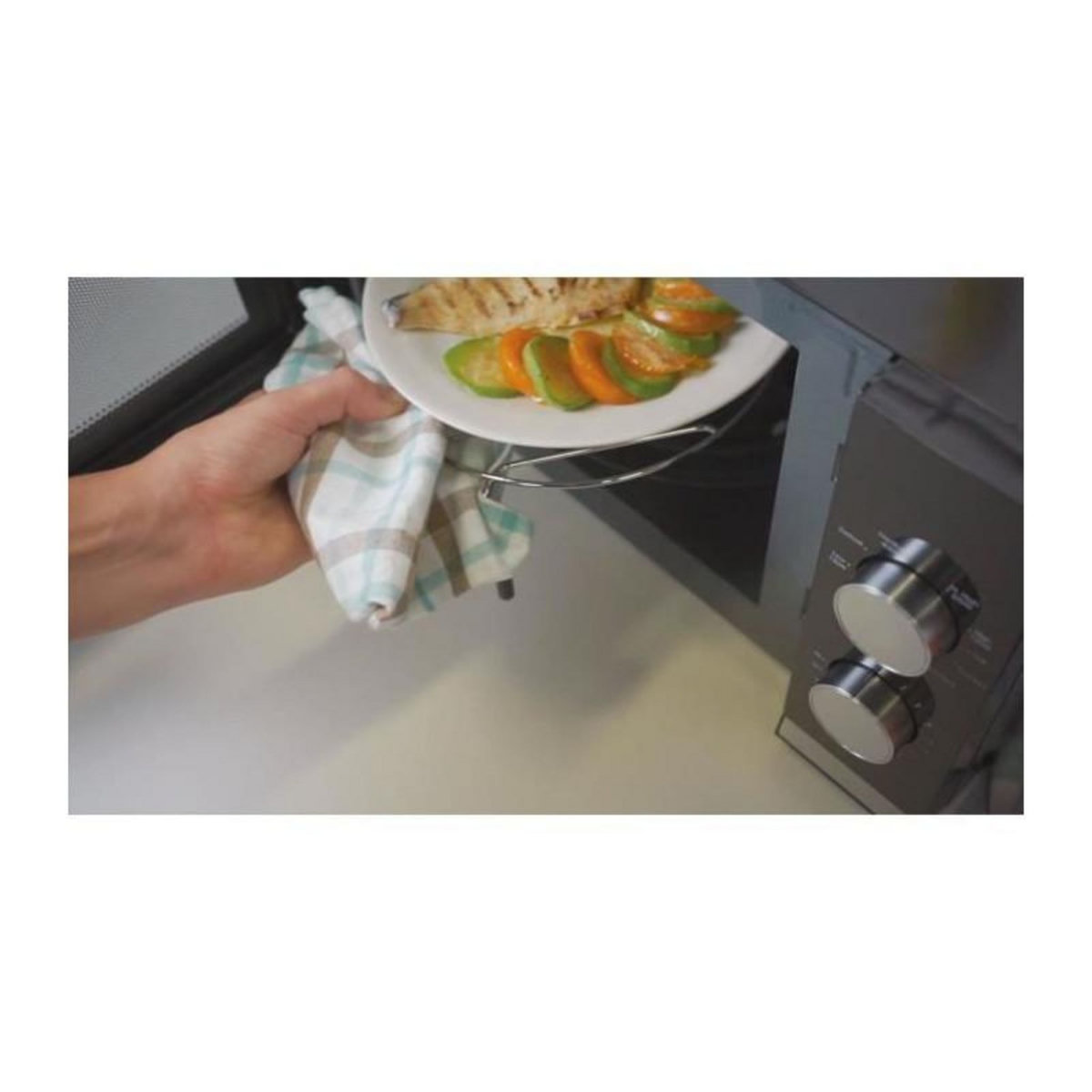 Candy CMG20TNMB Micro-ondes Gril CANDY Moderna 20L 700W - Gril 900W - UI mécanique 6 niveaux de puissance - Fonction Décongélation