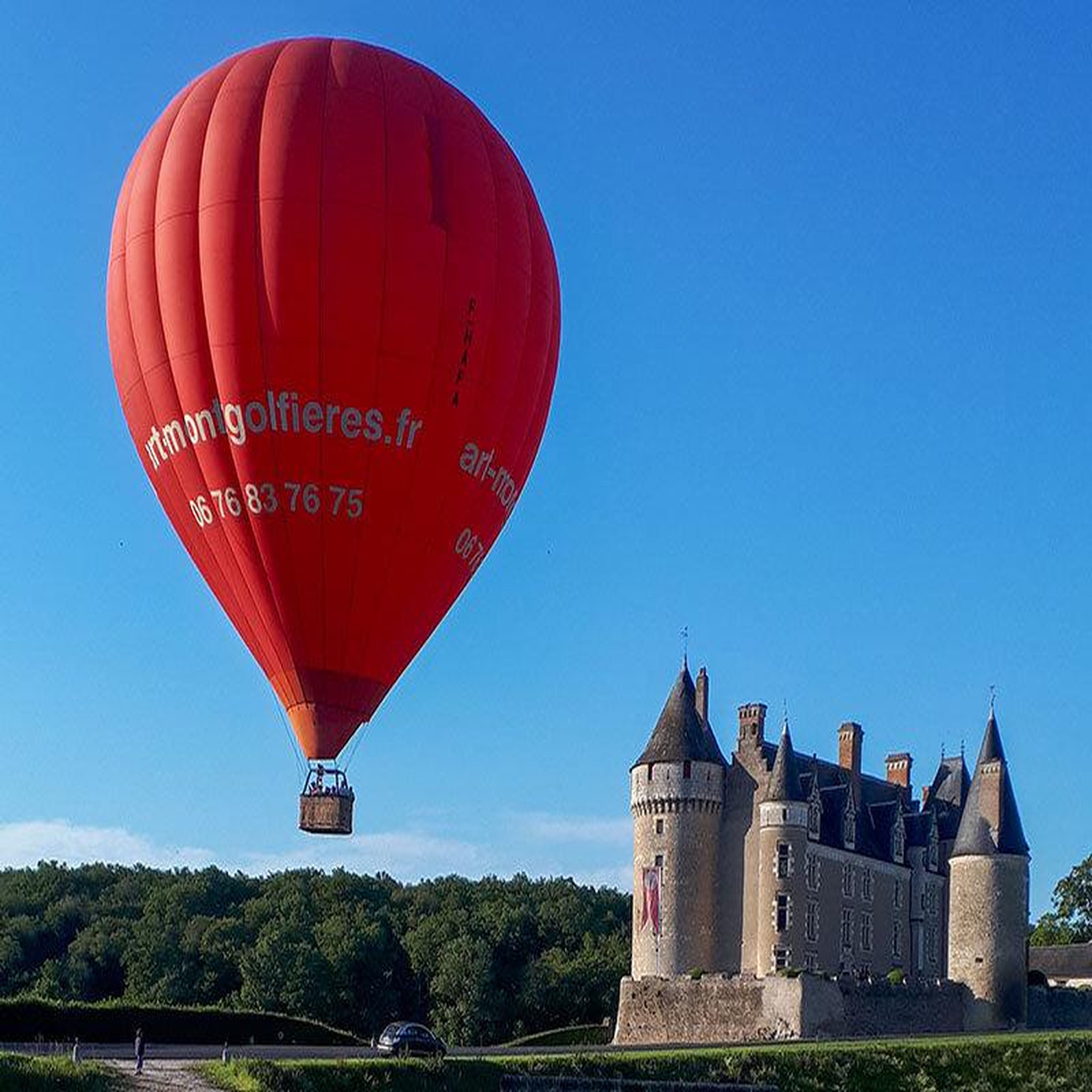 Voir la diapositive 2 : Smartbox Vol en montgolfière au-dessus du château de Saumur - Coffret Cadeau Sport & Aventure