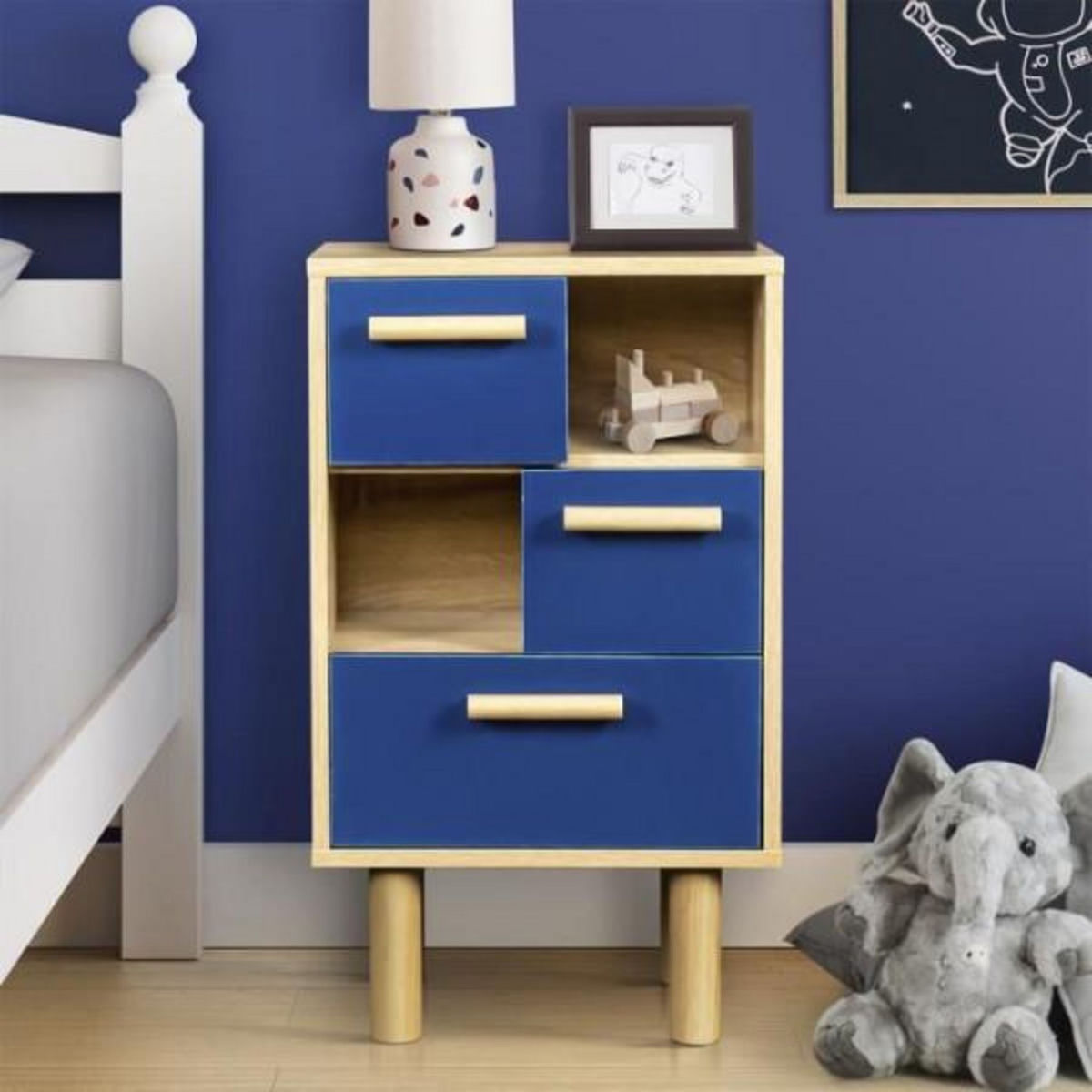 MARKET24 Table de chevet LILA avec 3 tiroirs et 2 niches - Chene/bleu - Style contemporain - MDF - L40 x P24 x H67 cm