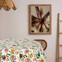 Voir la diapositive 2 : HABITABLE Nappe en toile cirée ronde motifs fleurs EPARSE - Diam. 135 cm