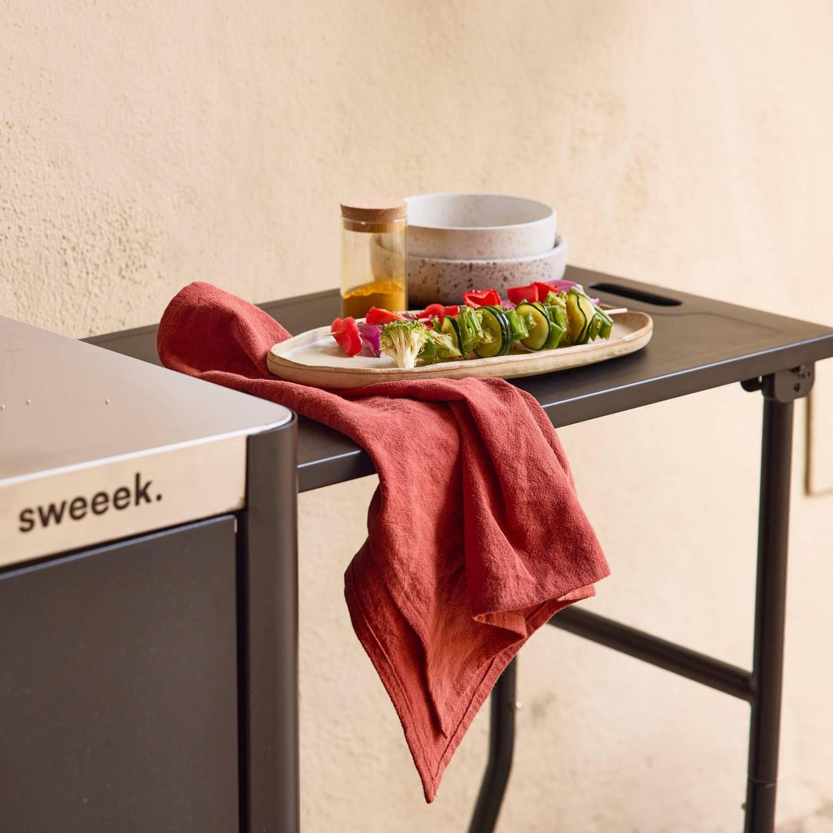 SWEEEK Desserte extérieure ANDY noire mat en acier inoxydable 94.5 cm avec tablette rabattable. L 156 x l 49.5 x H 80 cm