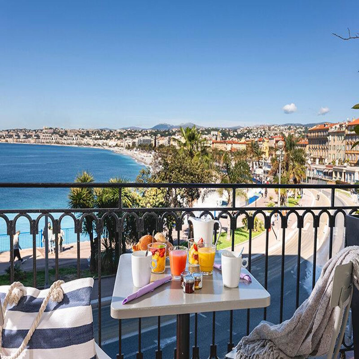 Smartbox Escapade avec vue sur mer : 2 jours avec champagne en hôtel 4* à Nice - Coffret Cadeau Séjour