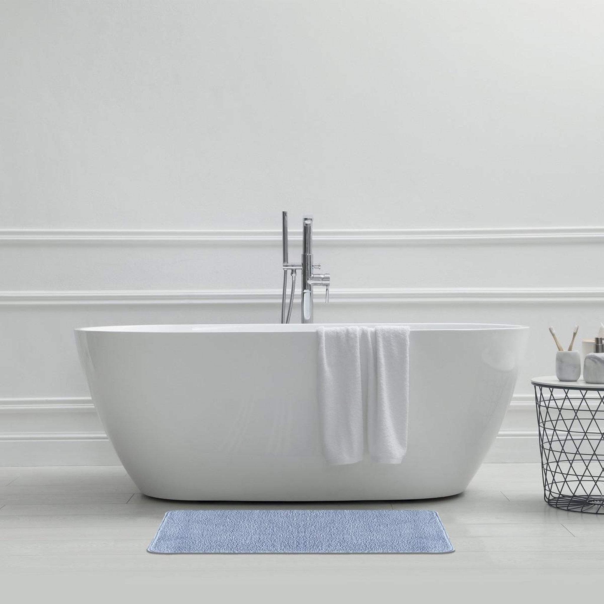 Voir la diapositive 2 : GUY LEVASSEUR Tapis de bain uni 50x80 en polyester 50x80cm