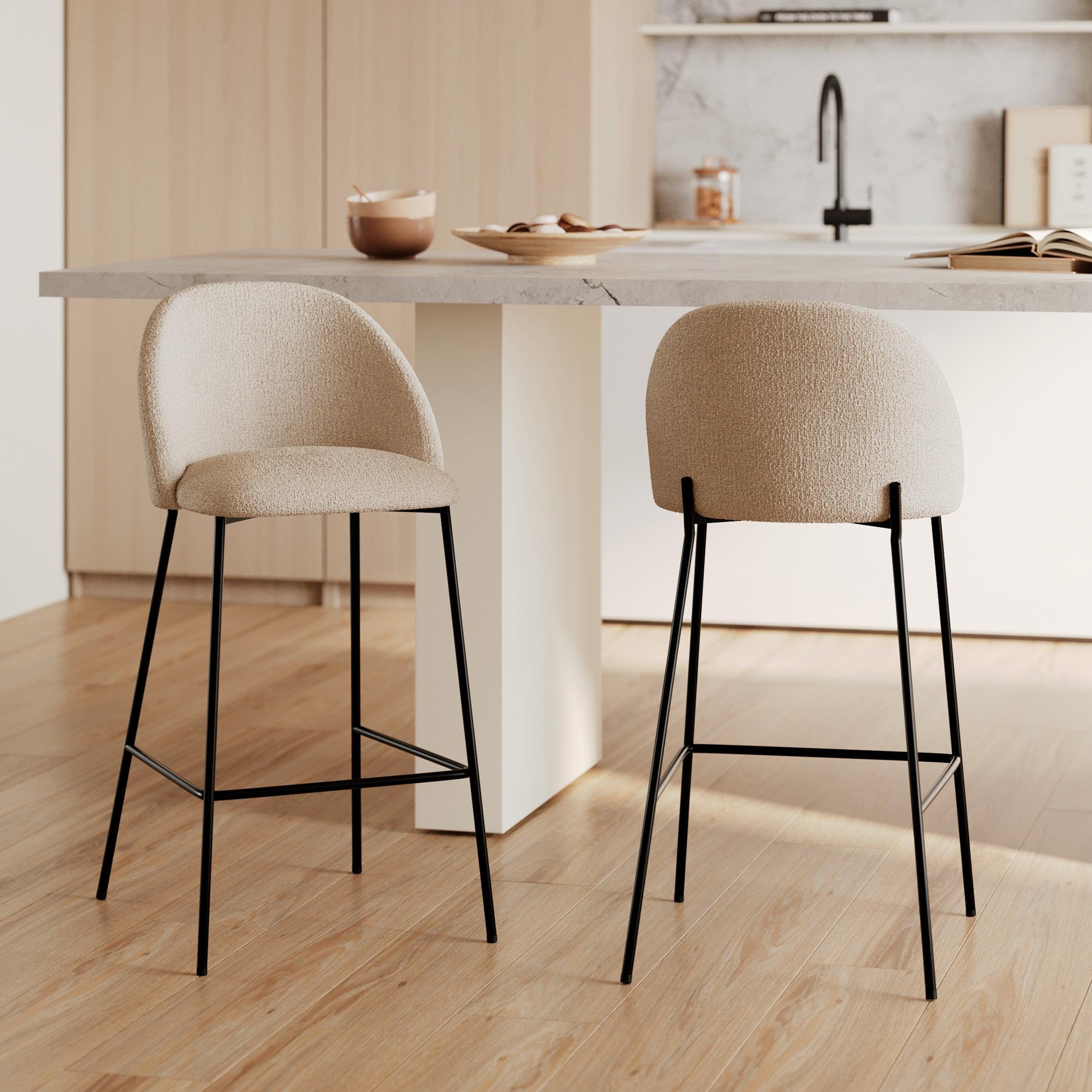 Voir la diapositive 2 : MAISON PAVANE Lot de 2 chaises pour îlot central en tissu bouclé beige 66 cm-karl