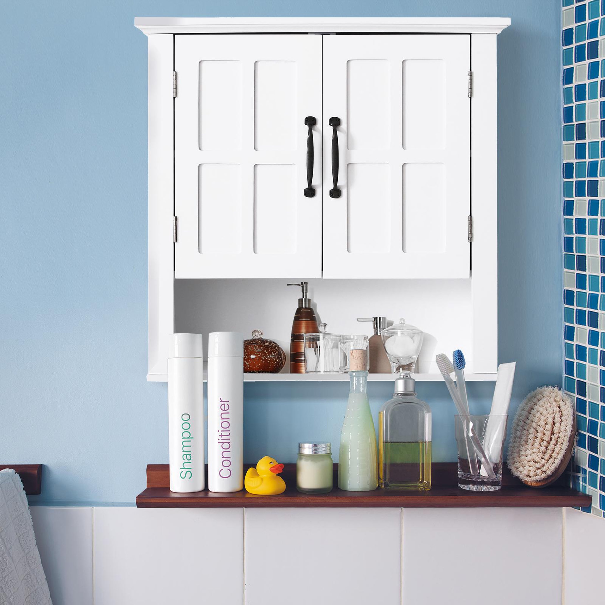 Voir la diapositive 2 : HOMCOM Armoire haute murale de salle de bain ou wc placard 2 portes 2 étagères niche dim. 60l x 20l x 58h cm mdf panneaux particules blanc
