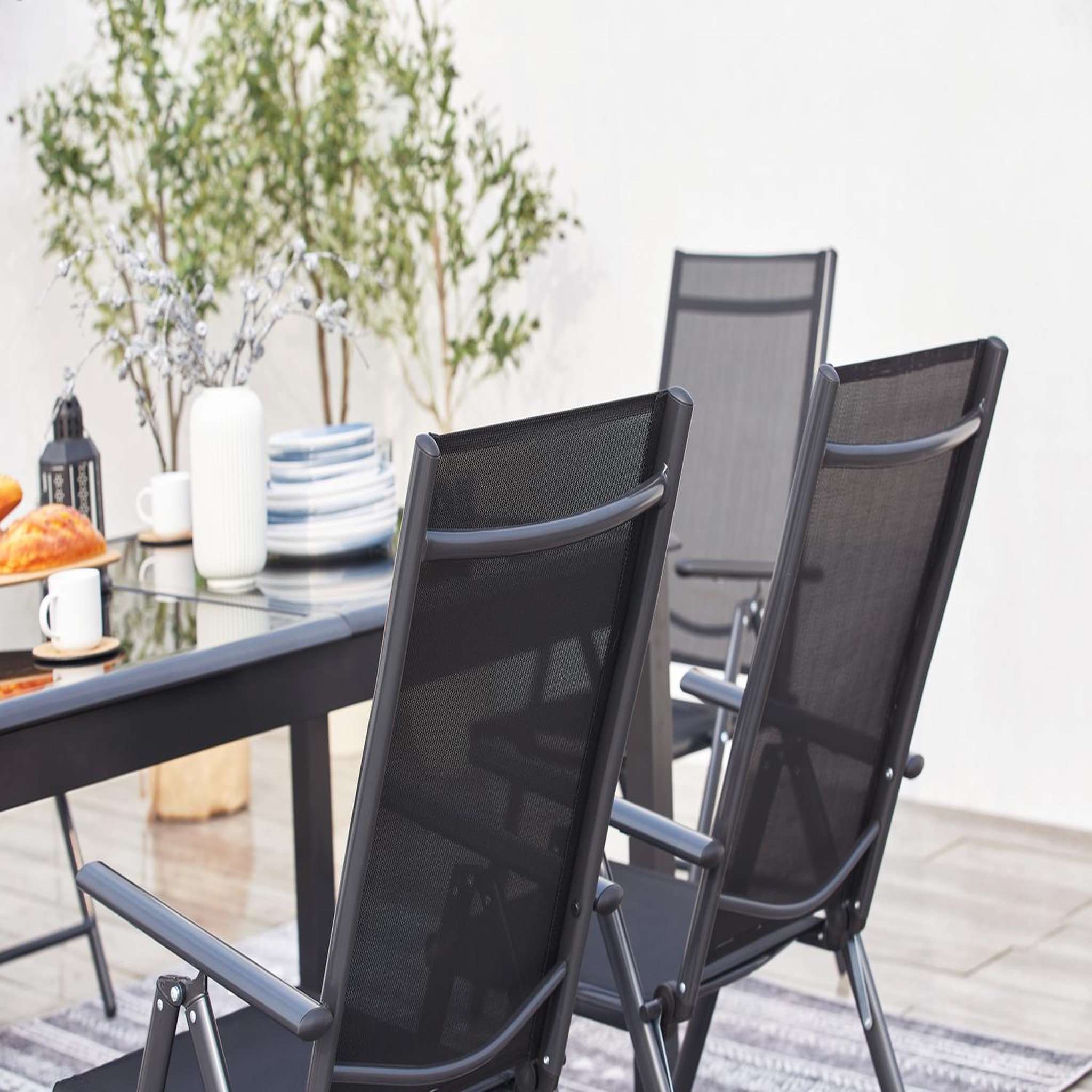 Voir la diapositive 5 : CONCEPT USINE Table de jardin et 6 chaises en aluminium gris ravenne