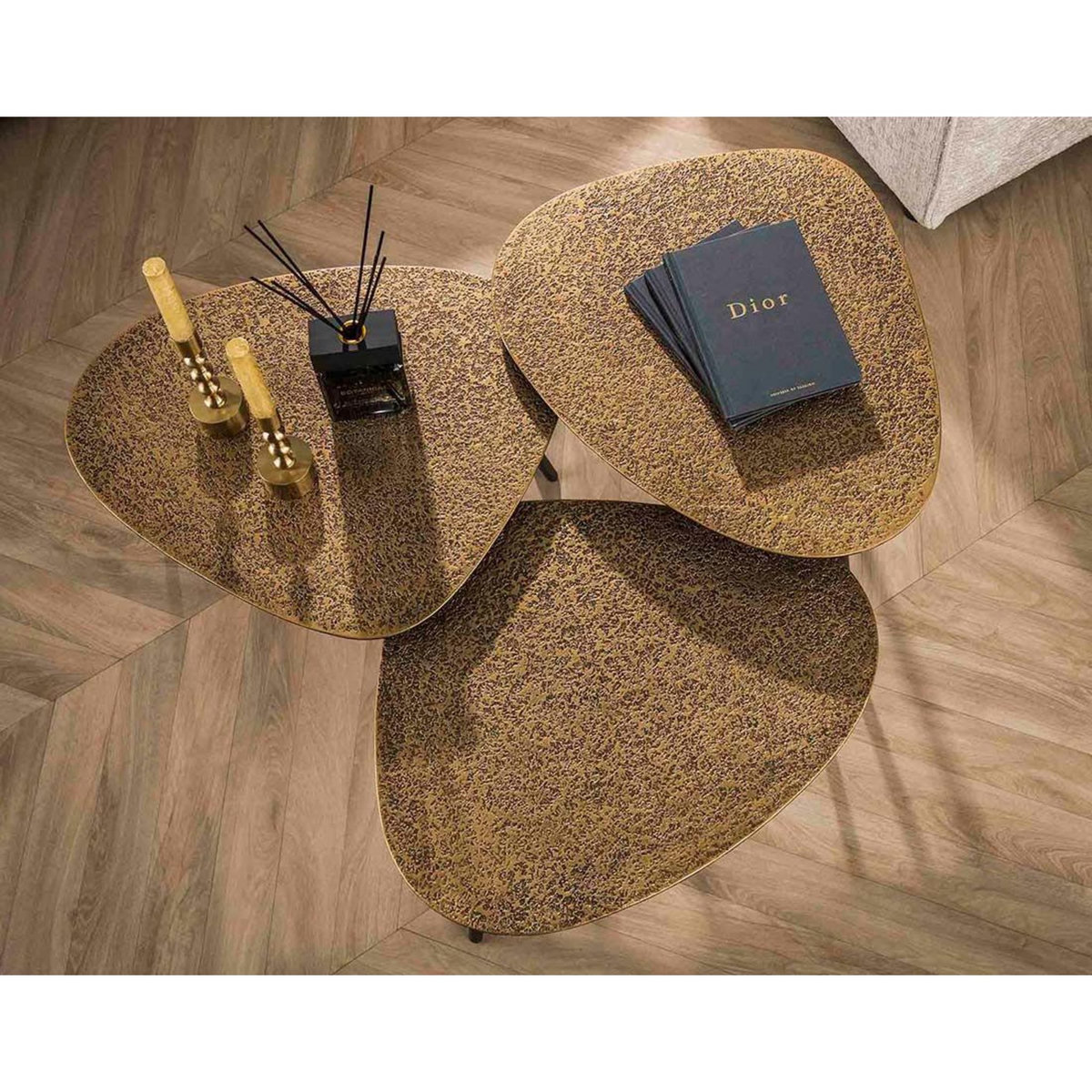 LISA DESIGN Kahoni - lot de 3 tables basses gigognes - doré et noir - 54 cm