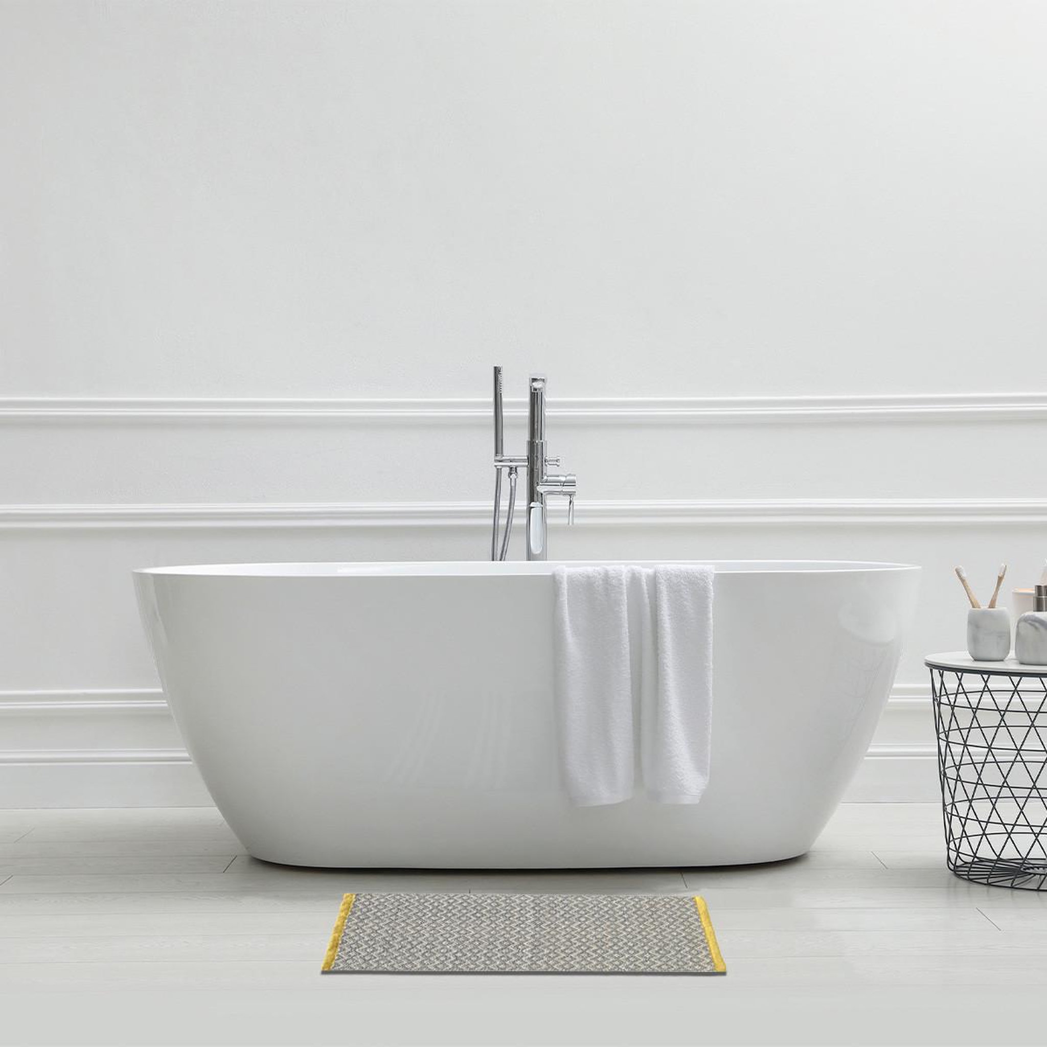 Voir la diapositive 3 : GUY LEVASSEUR Tapis de bain déco à losanges 50x120cm