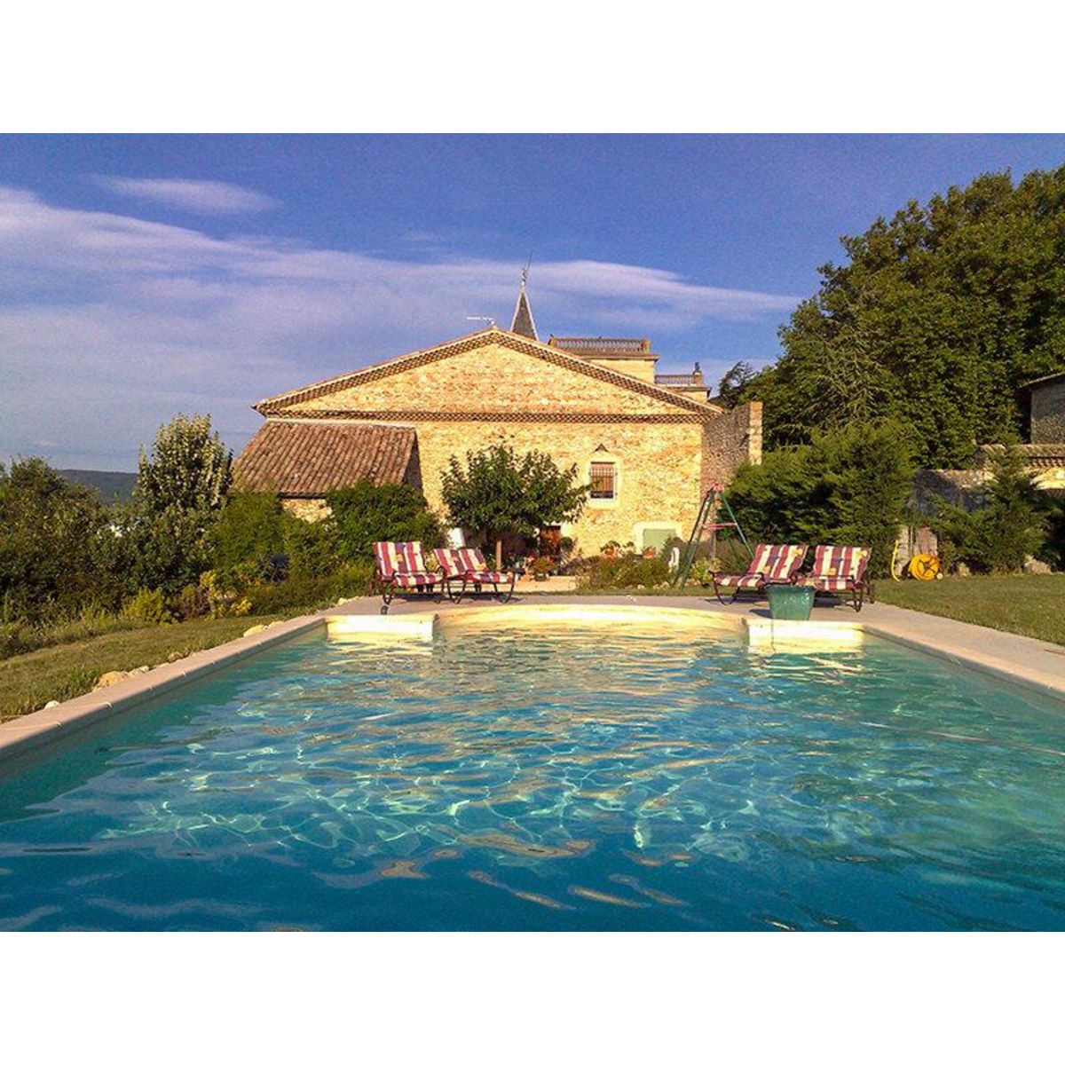 Smartbox 2 jours insolites en famille dans une roulotte ou une yourte avec repas près de Valence - Coffret Cadeau Séjour