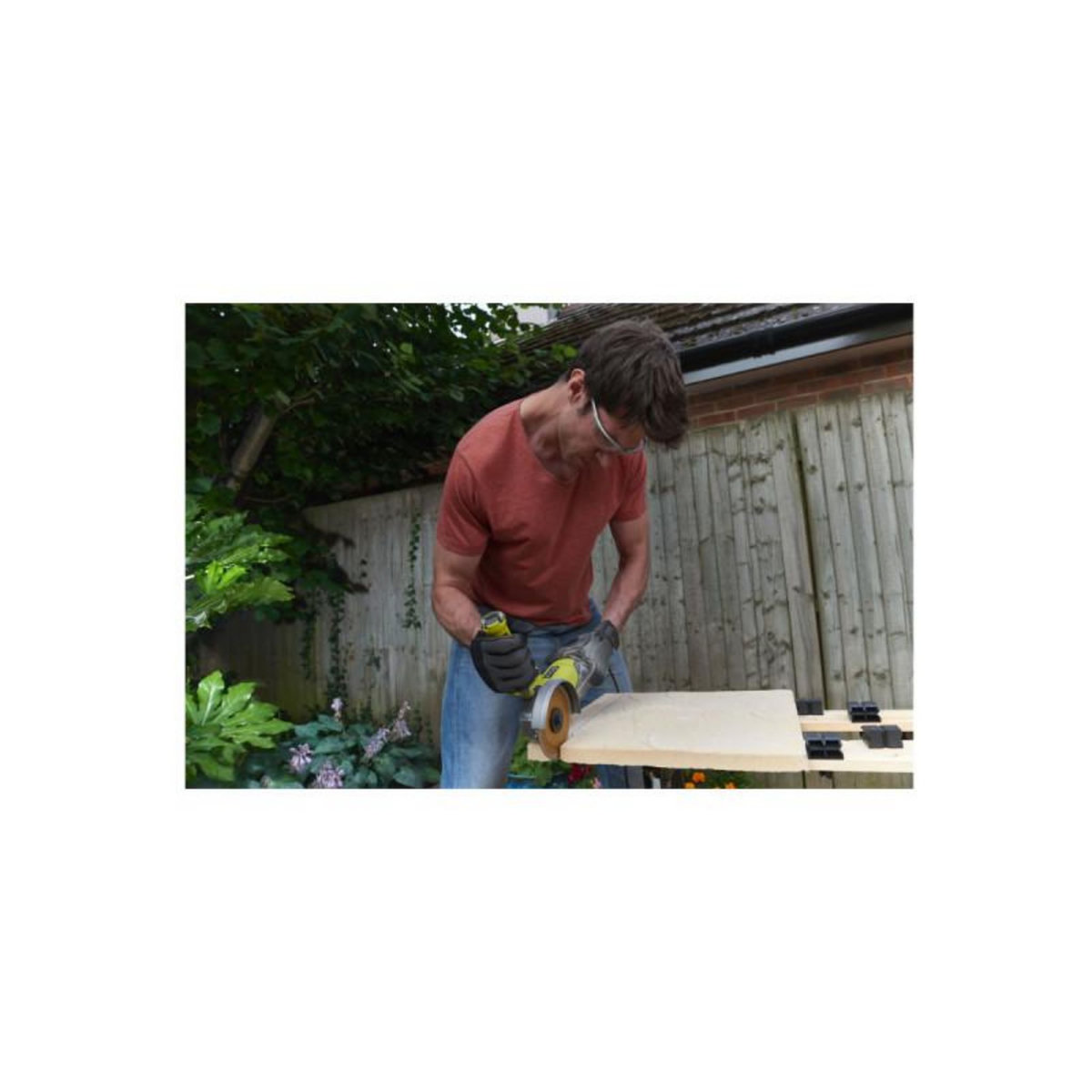 Ryobi Meuleuse d'angle RYOBI - 1010W - 125mm - 1 coffret de rangement - RAG1010-125TA6