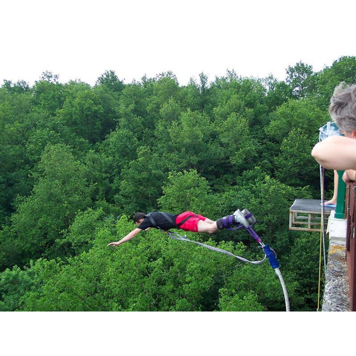 Smartbox 2 sauts à l'élastique au viaduc de Saint-Georges-le-Gaultier avec certificat et souvenir - Coffret Cadeau Sport & Aventure