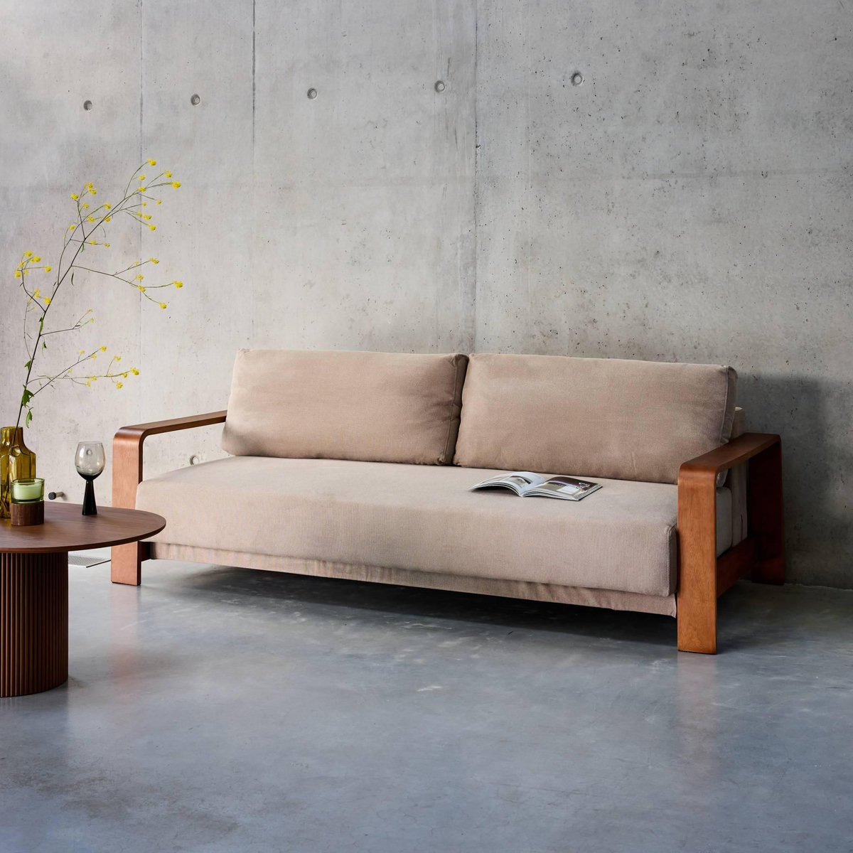 SWEEEK canapé convertible 3 places tissu beige déperlant et accoudoirs bois d'hévéa L 224 x P 108 x H 85cm