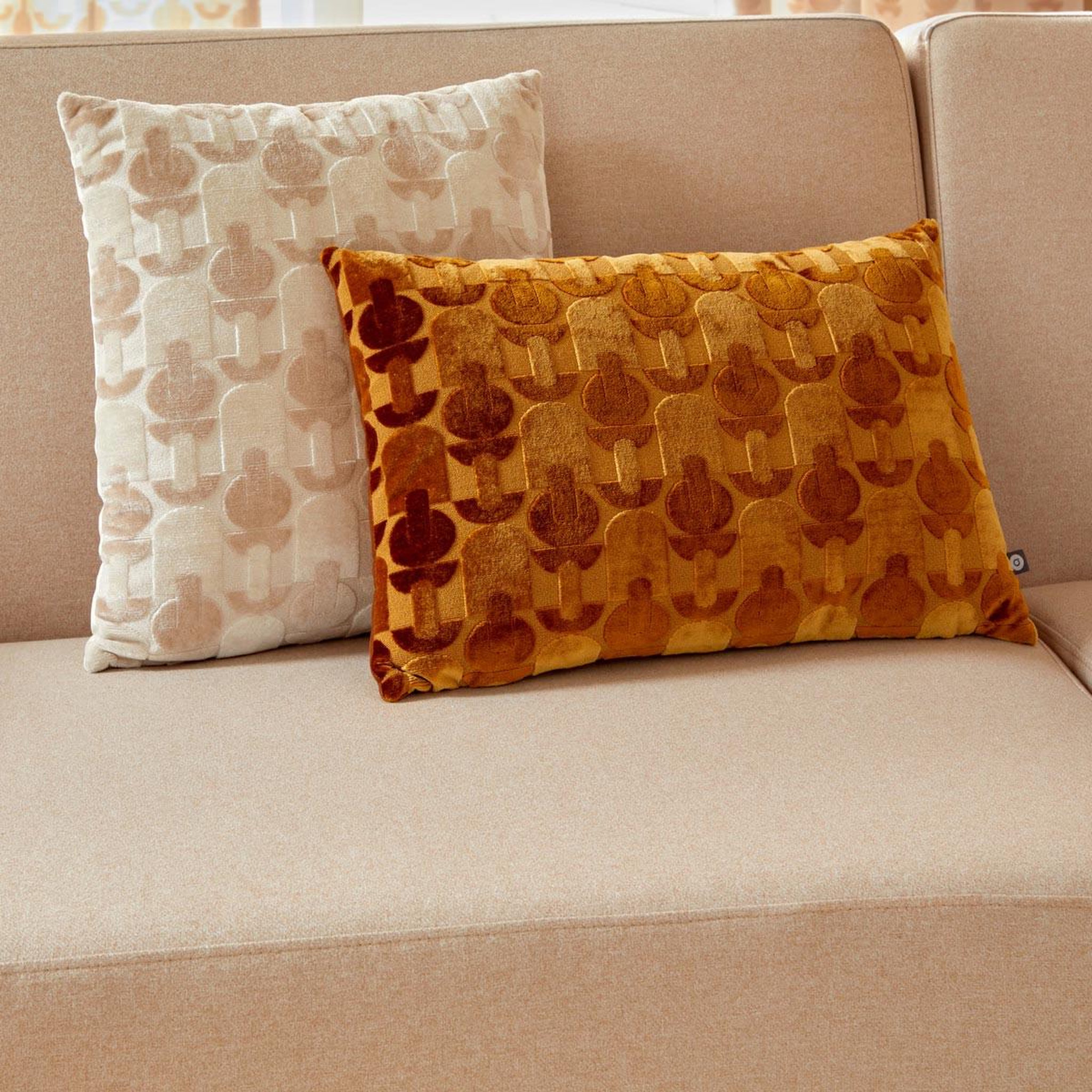 Voir la diapositive 3 : ATMOSPHERA Coussin Jacquard en Velours  Luna  30x50cm Ocre