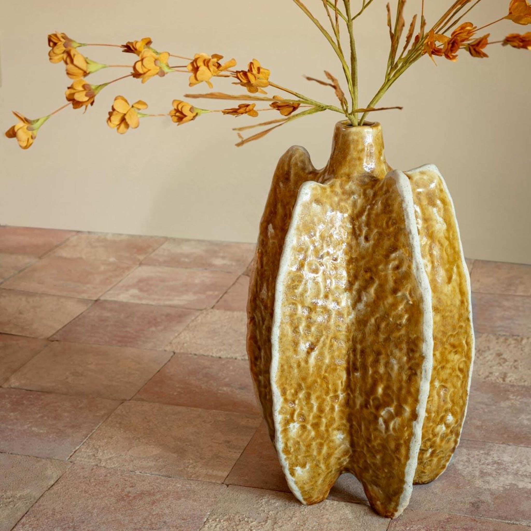 Voir la diapositive 3 : J-LINE Vase déco en porcelaine  ubi  40cm ocre