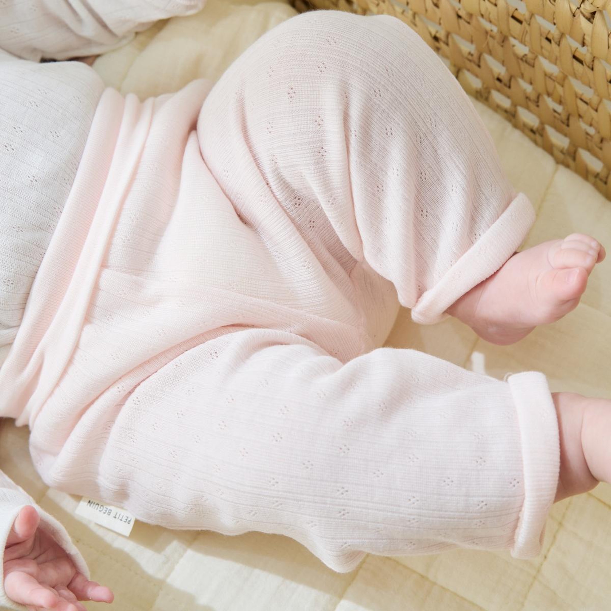 Voir la diapositive 6 : Petit Béguin Ensemble body bébé et pantalon en pointelle badian