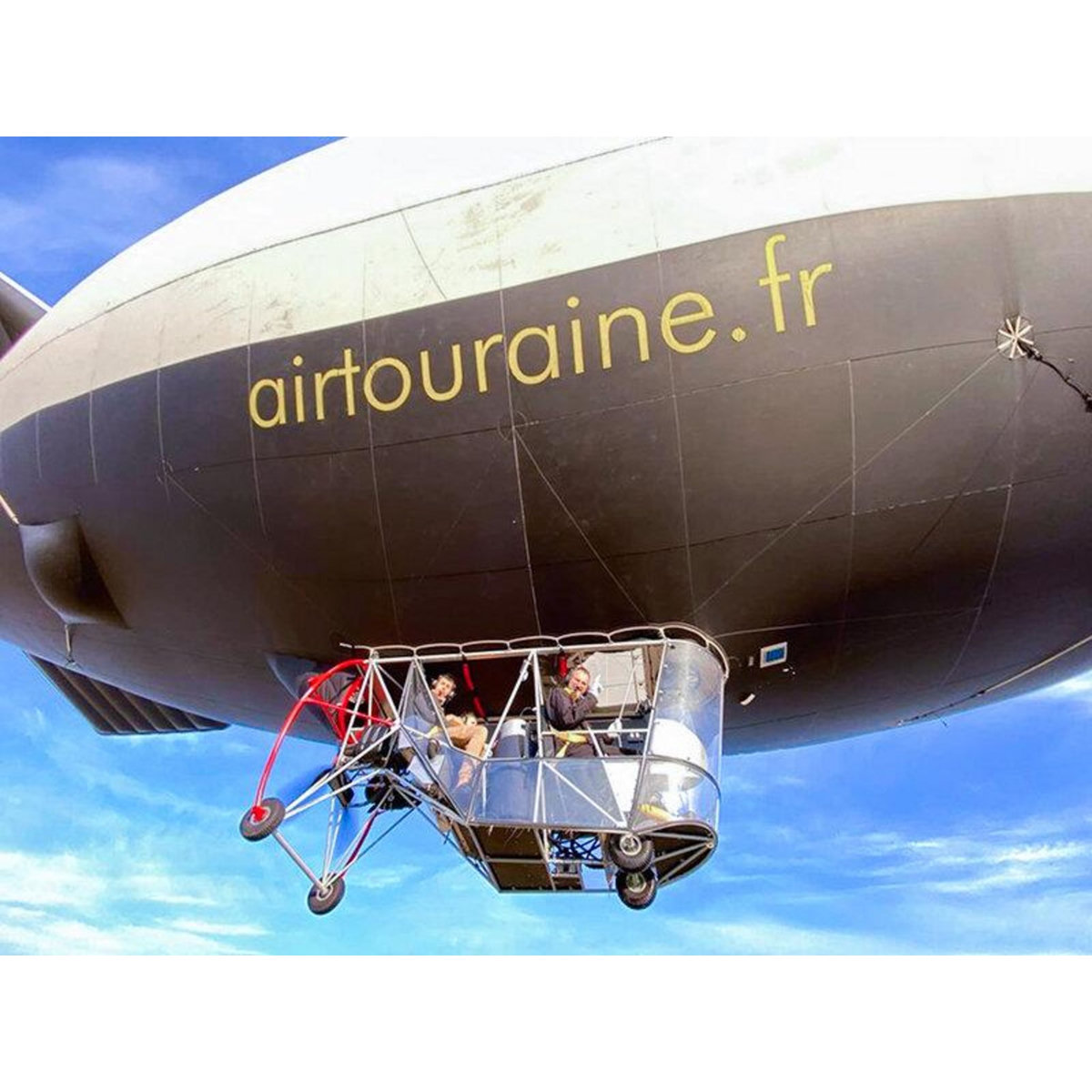 Smartbox Vol en dirigeable au-dessus de Tours ou du château de Chenonceau - Coffret Cadeau Sport & Aventure