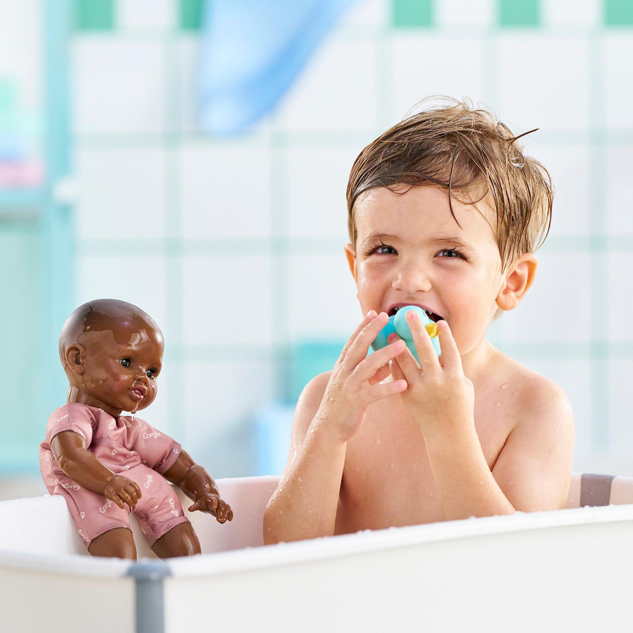 Voir la diapositive 3 : Corolle Poupon Bébé Bain Alyzée - Canard