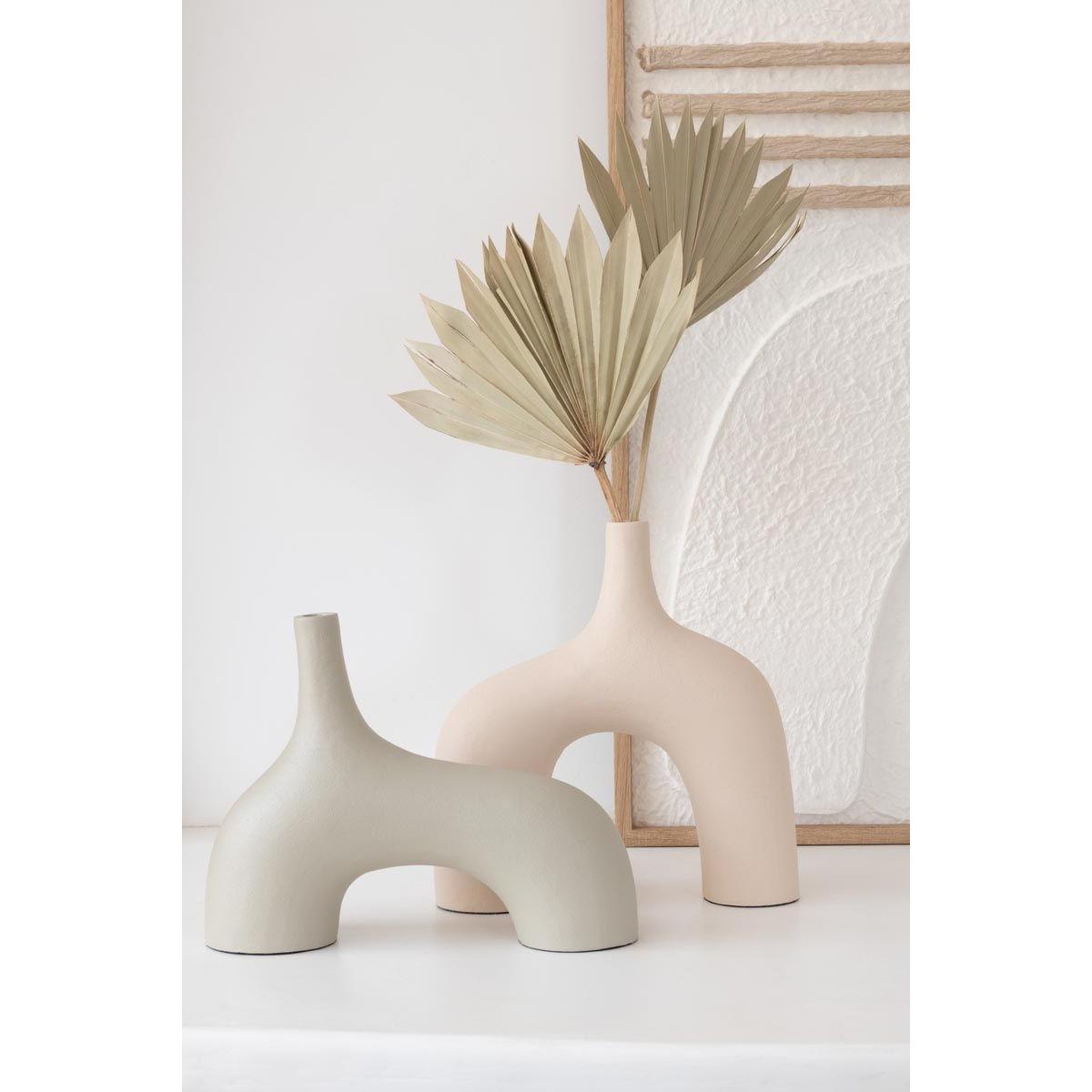 Voir la diapositive 2 : J-LINE Vase design  camille  30cm beige