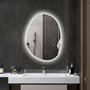 Voir la diapositive 2 : HOMCOM Miroir salle de bain design avec éclairage LED - miroir asymétrique 70 x 50 cm - tactile, réglable, anti-buée - verre trempé