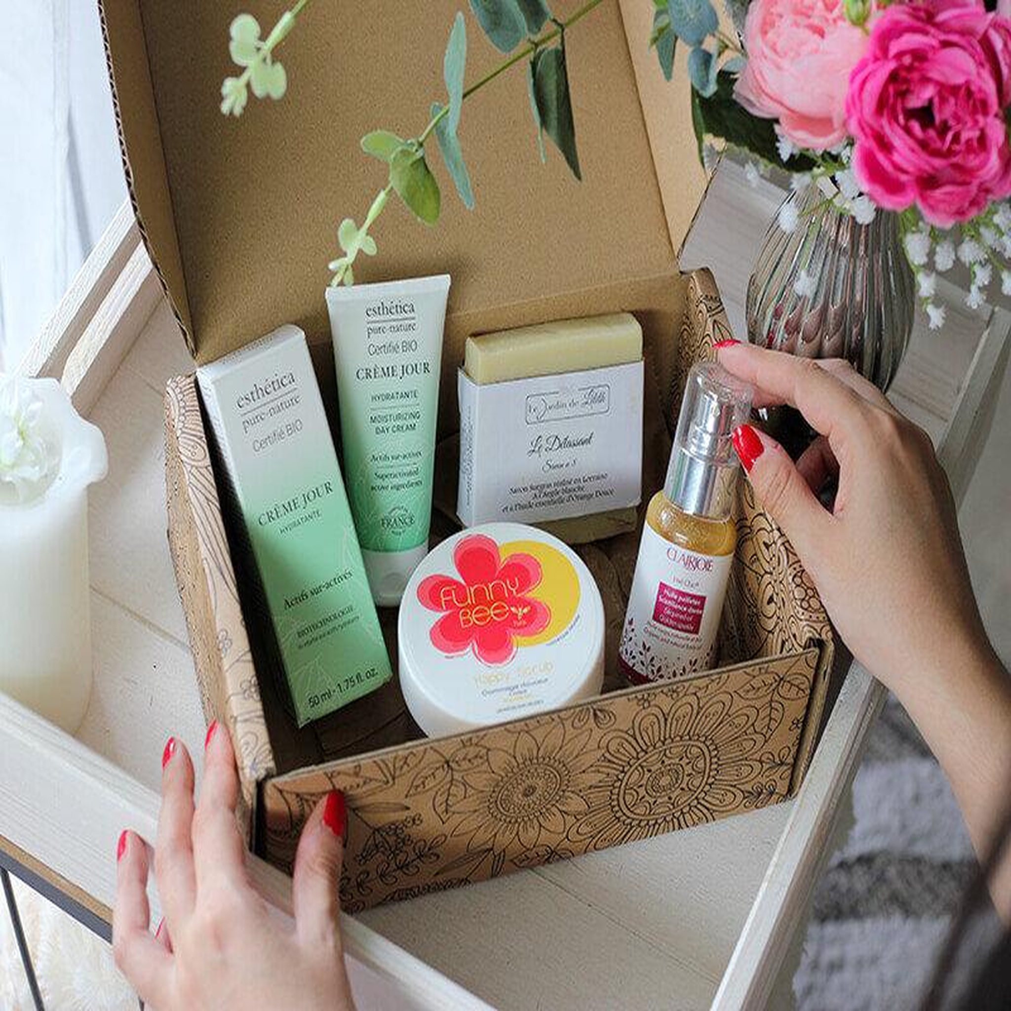 Voir la diapositive 3 : Smartbox Sélection de produits de beauté bios et naturels à recevoir chez soi - coffret cadeau bien-être