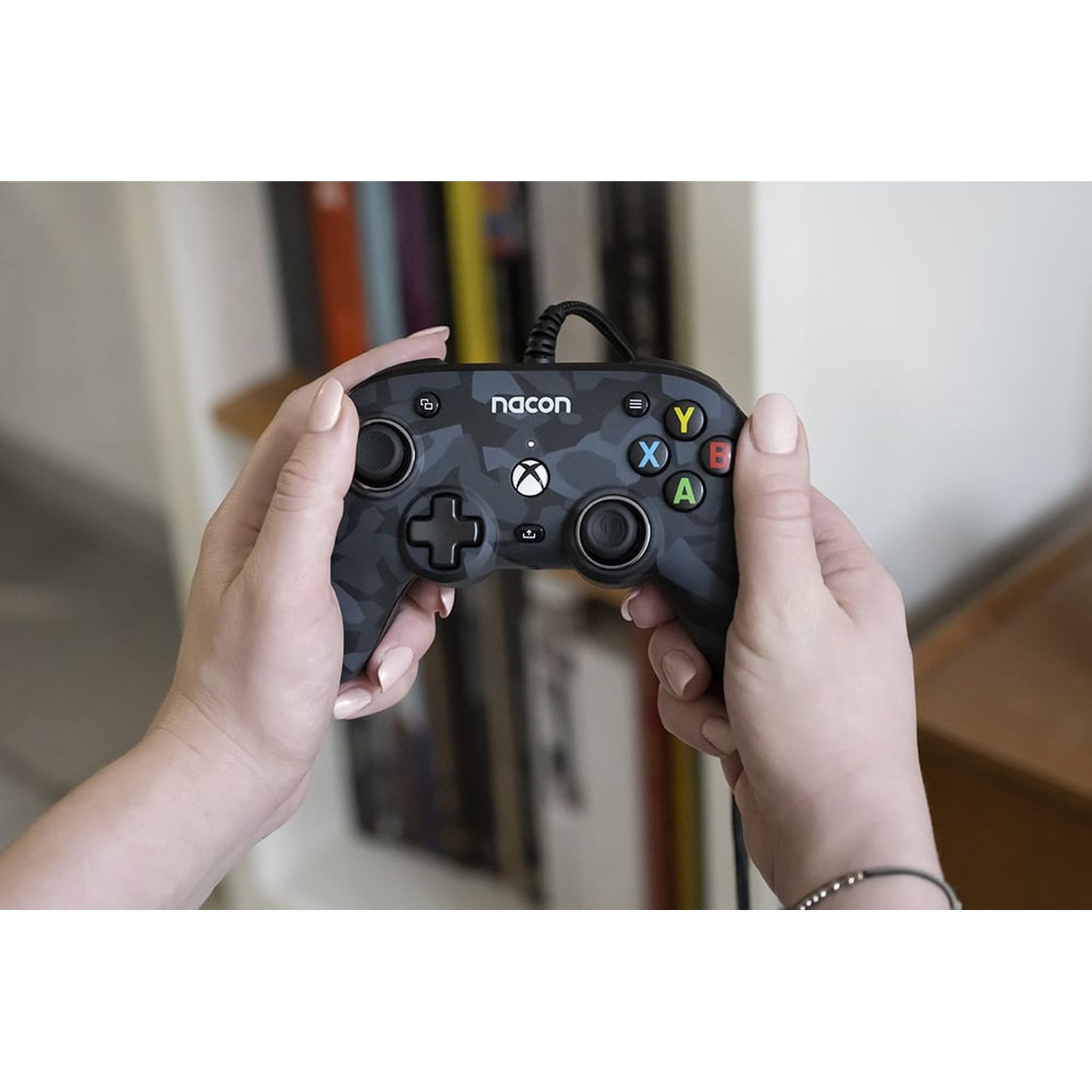 Voir la diapositive 3 : Manette Filaire Personnalisable Camo Urban Xbox Series