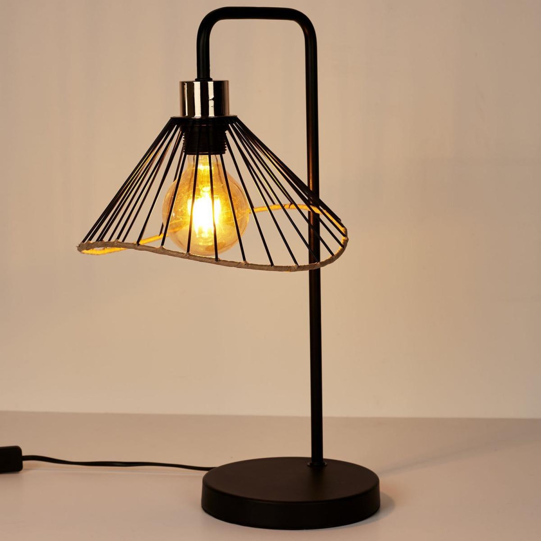 Voir la diapositive 4 : The Home Deco Factory Lampe à poser en métal  lounge  47cm noir