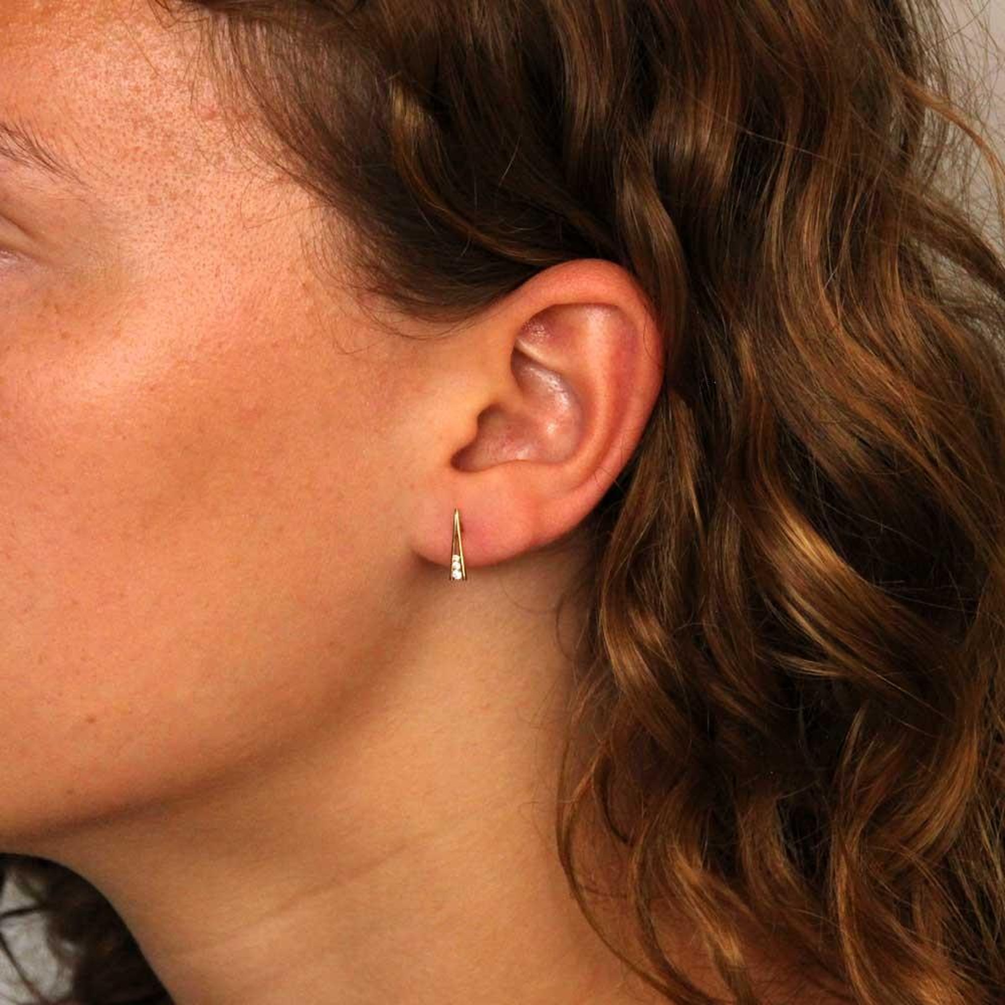 Voir la diapositive 3 : L'ATELIER D'AZUR Boucles d'Oreilles Or Jaune et Zirconiums - Motifs Barrettes
