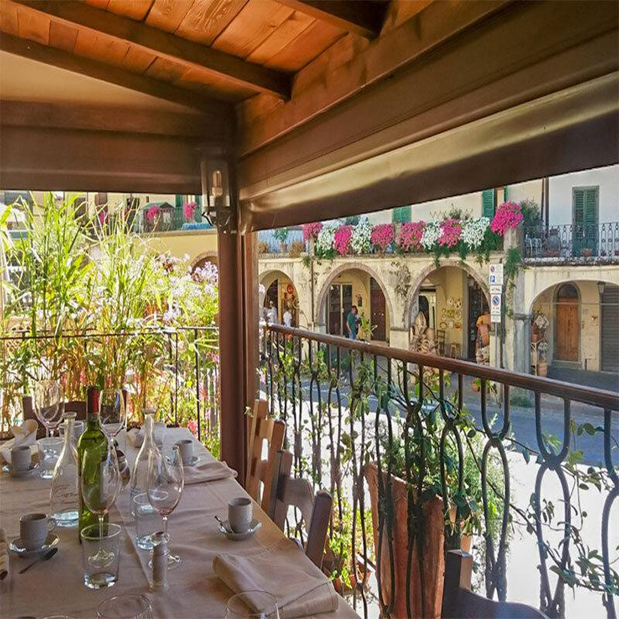 Voir la diapositive 4 : Smartbox 2 jours en italie dans le chianti avec dîner toscan typique 3 plats - coffret cadeau séjour
