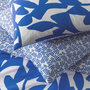 Voir la diapositive 2 : FUTURE HOME Parure de lit 2 personnes en coton 57 fils imprimé bleu