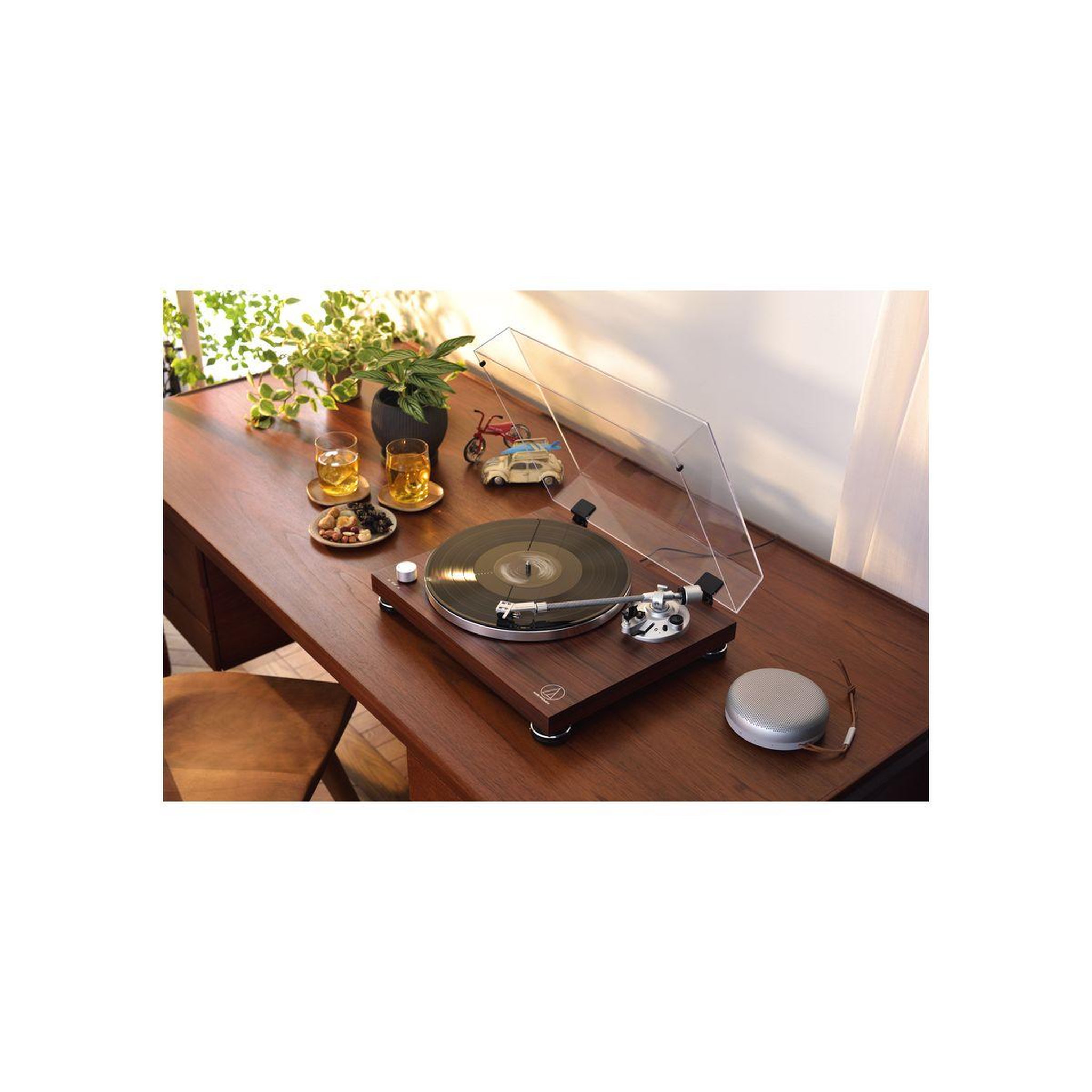 Voir la diapositive 2 : Audio-technica Platine vinyle AT-LPW50BTRW