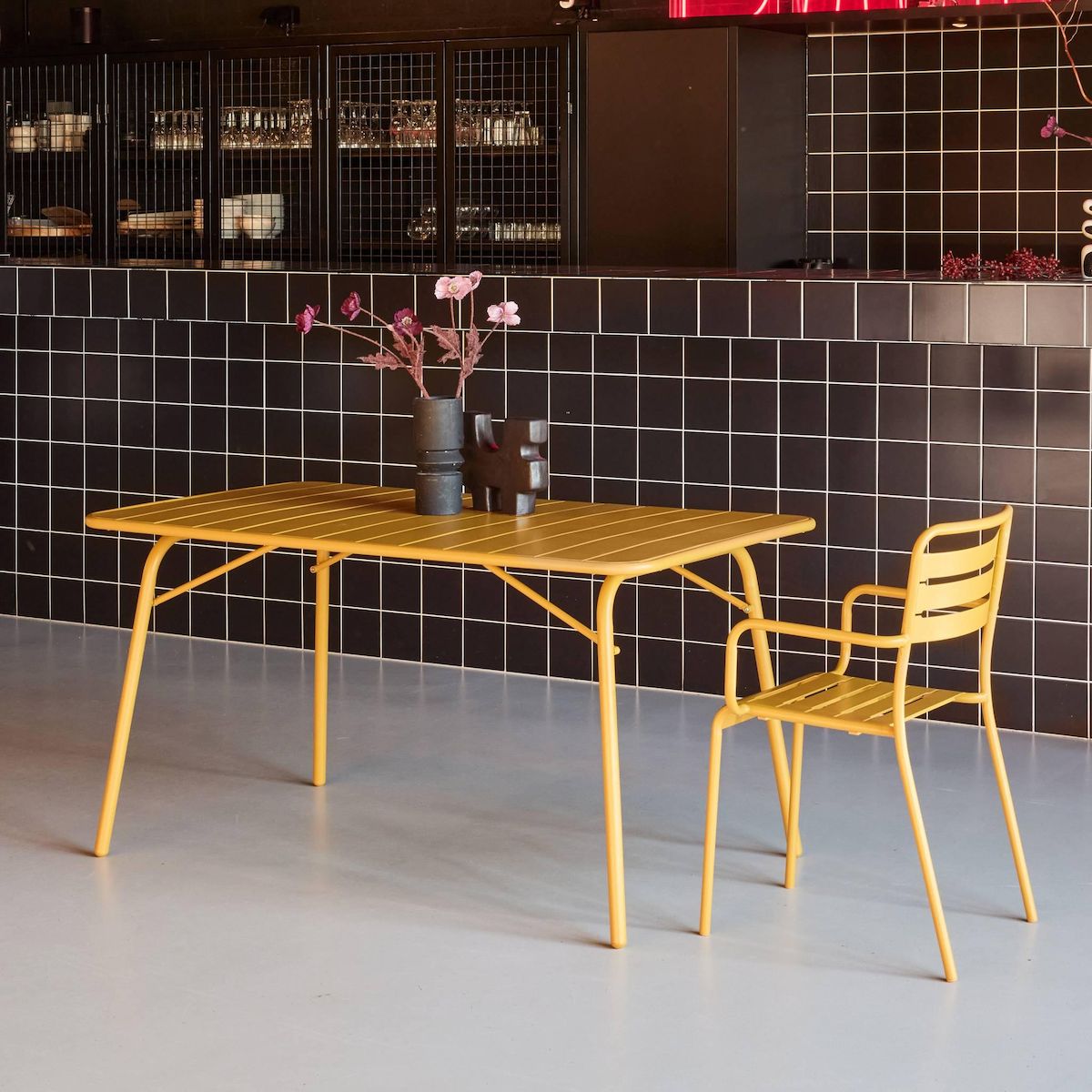 SWEEEK Table de jardin pliante métal 6 places, Amelia 141,2 x 80 x 72,5cm