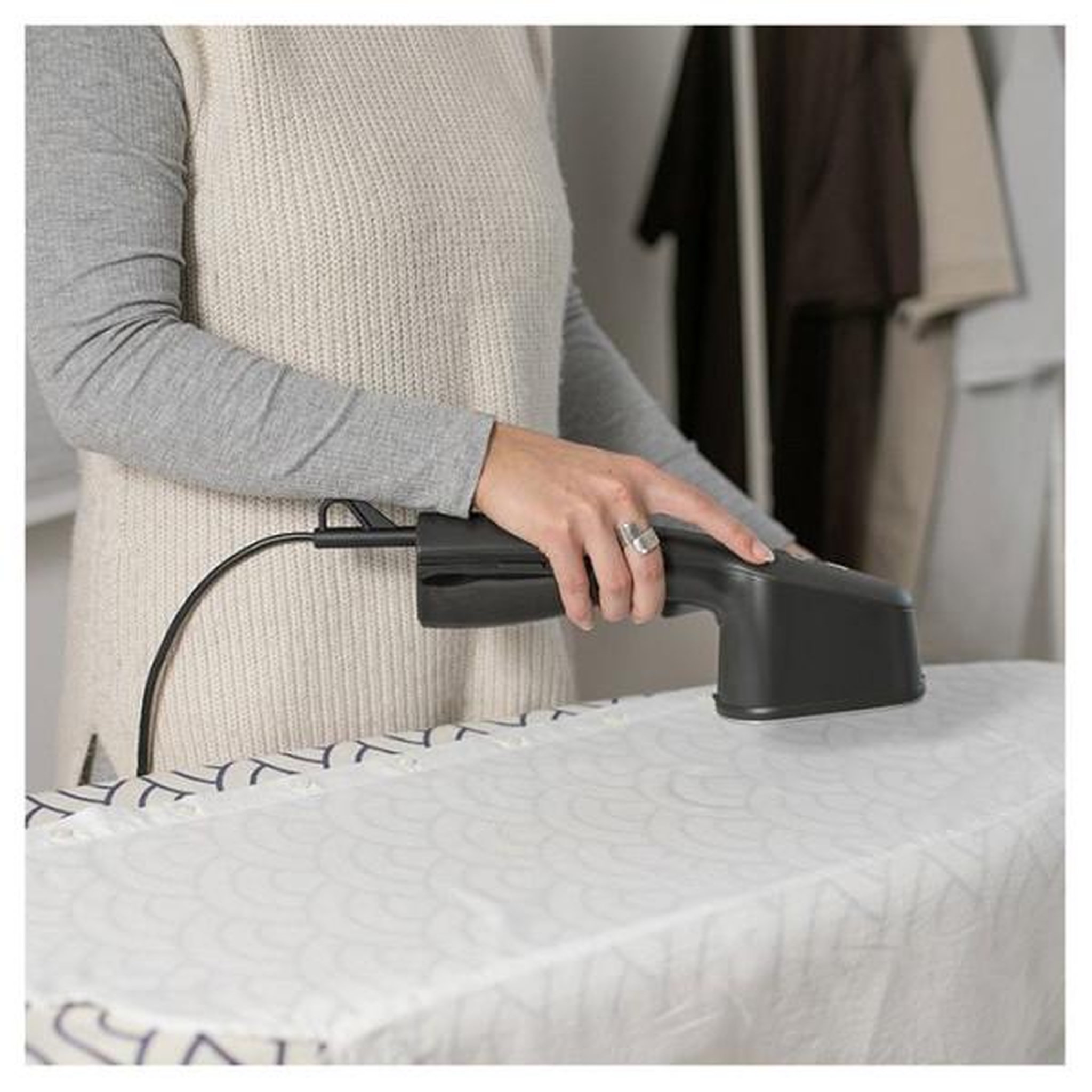 Voir la diapositive 2 : LIVOO Défroisseur vapeur à main 1300w noir - dom535n