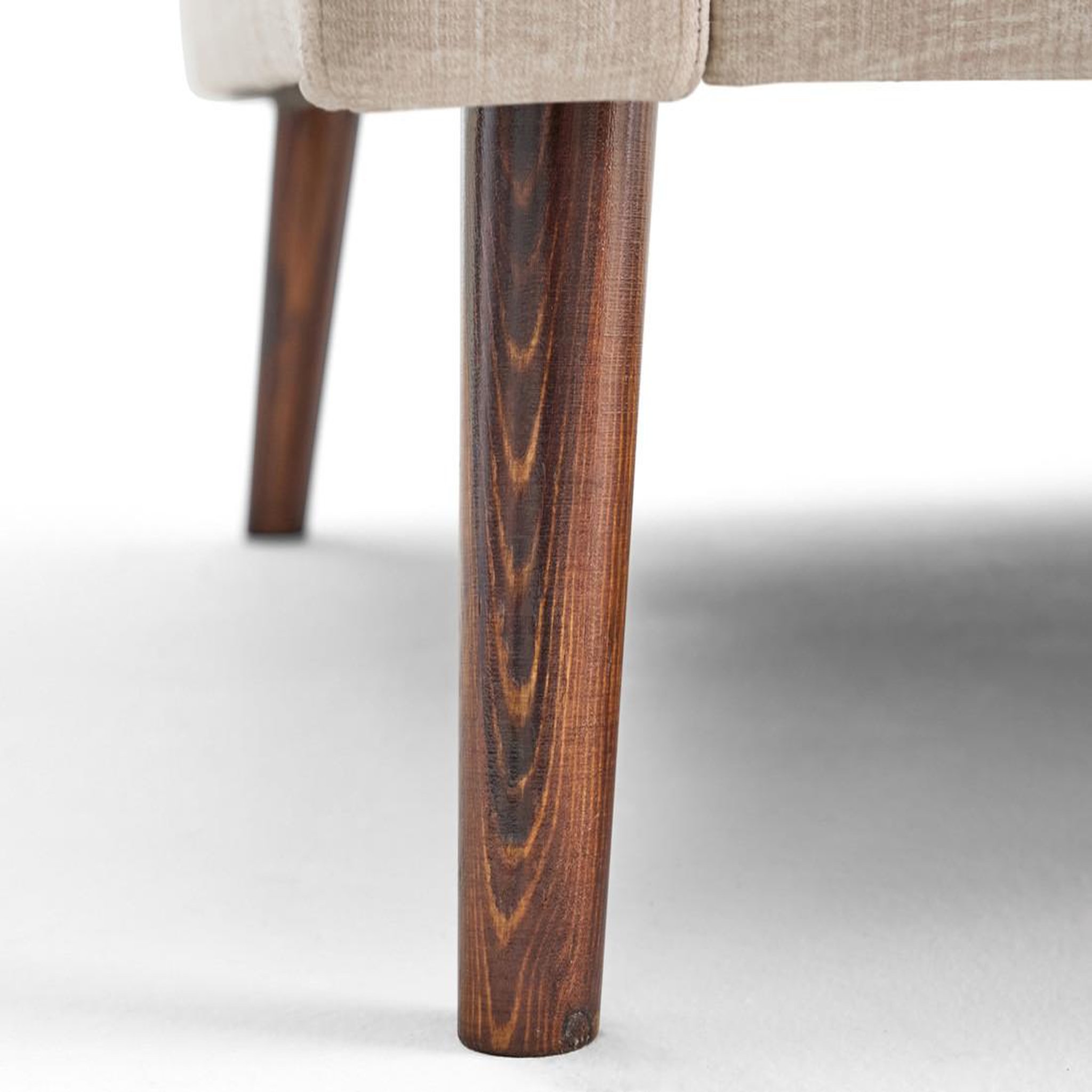 Voir la diapositive 3 : LISA DESIGN Ostrava - canapé droit 2 places en velours pieds en bois