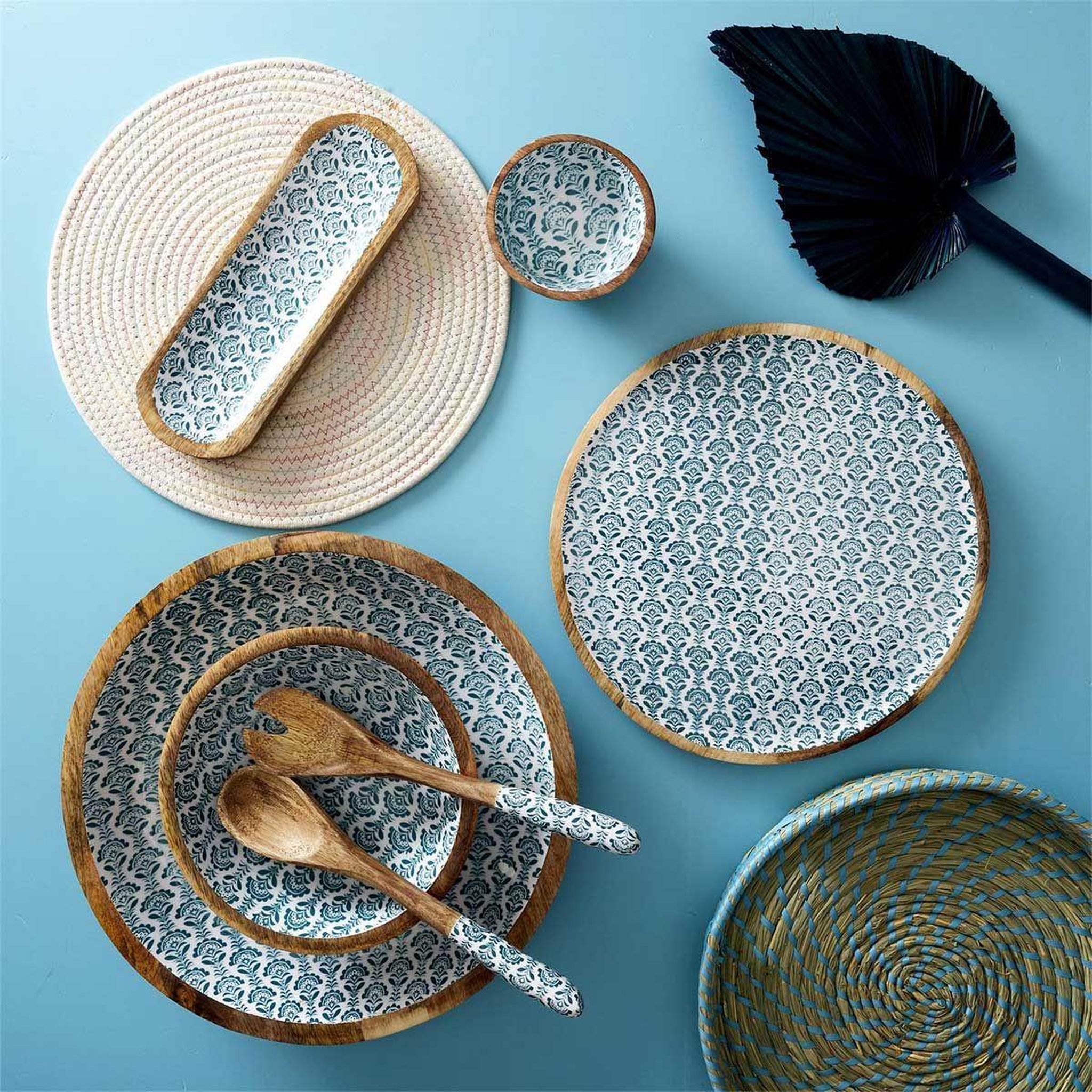 Voir la diapositive 2 : The Home Deco Factory Couverts à salade en bois  jaipur  22cm bleu