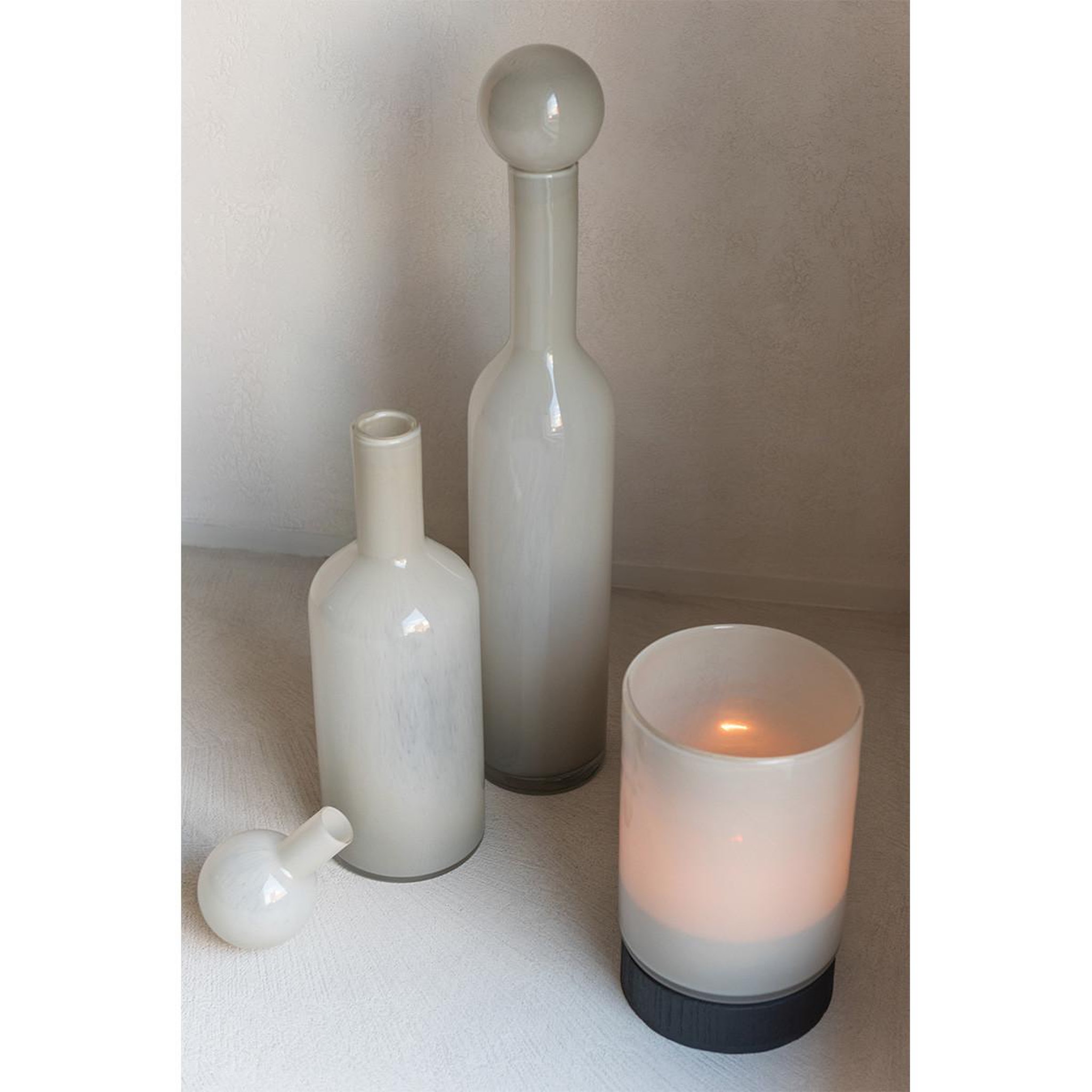 Voir la diapositive 5 : J-LINE Vase bouteille bouchon en verre  doyle  46cm gris