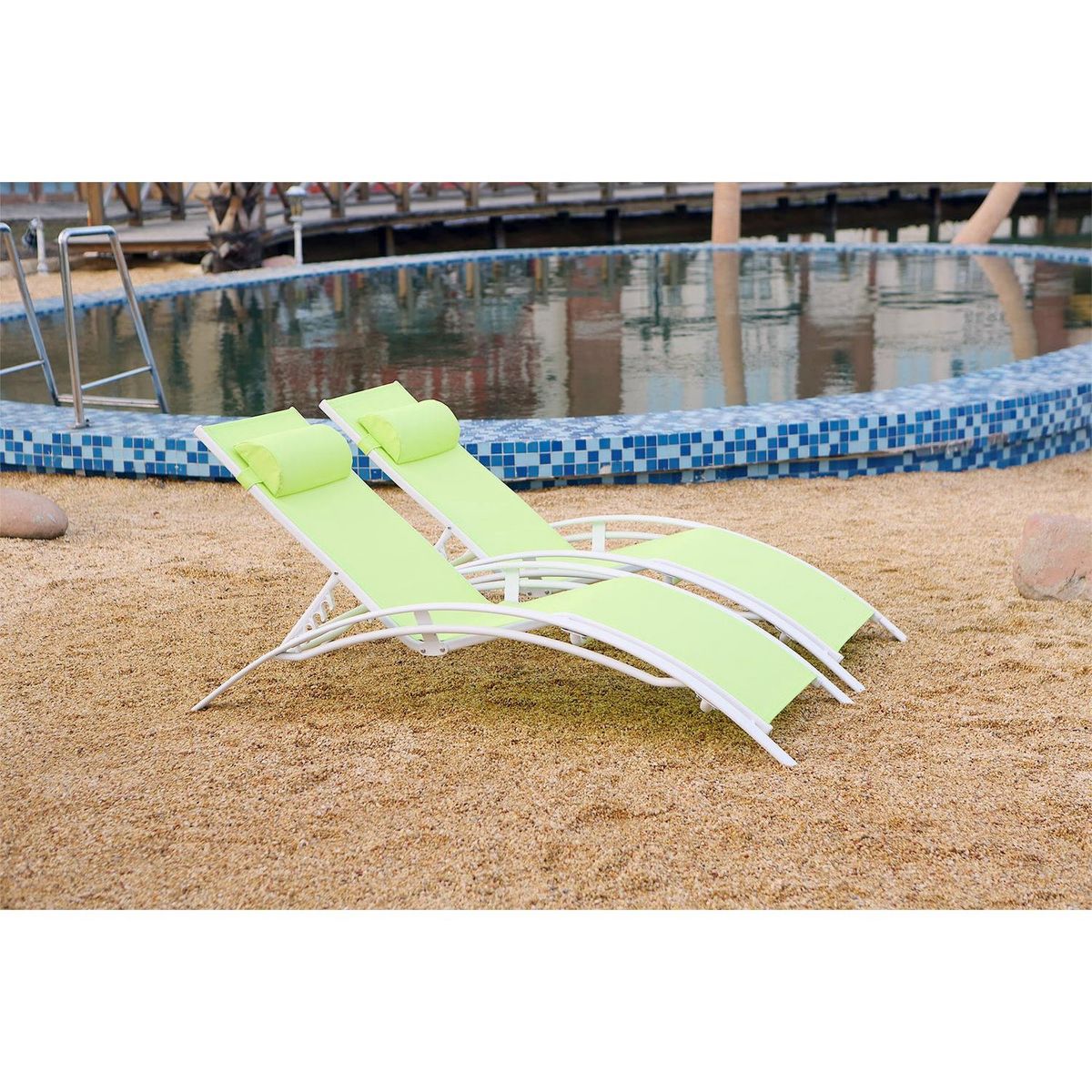 CONCEPT USINE Lot de 2 transats empilables et ajustables en alu vert-blanc BAHIA