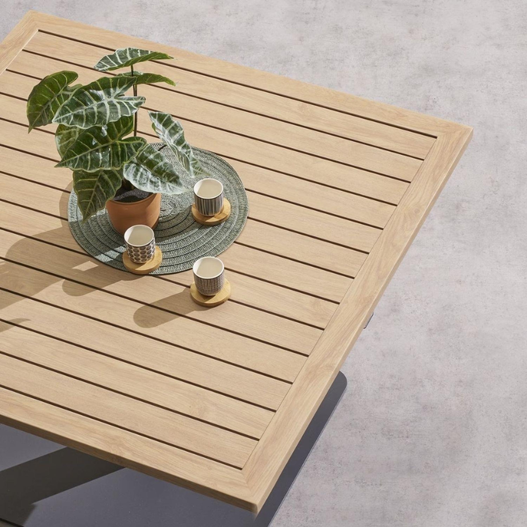 Voir la diapositive 5 : HESPERIDE Table de jardin relevable carrée en aluminium salimia - graphite et honey