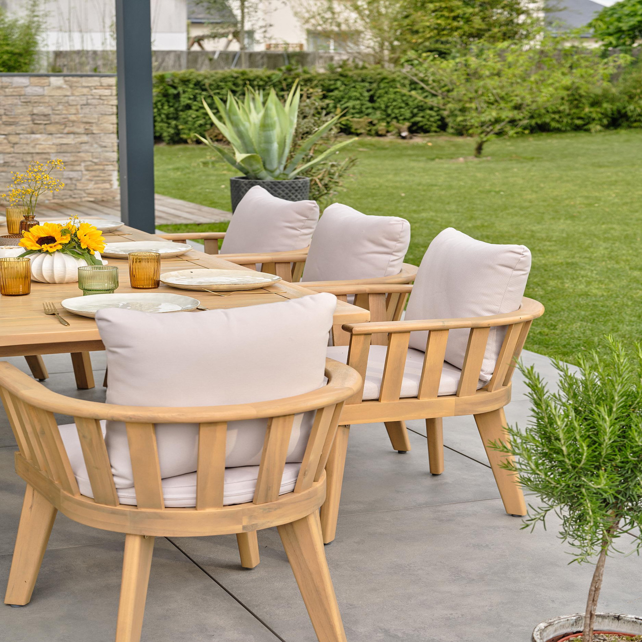 Voir la diapositive 3 : DCB GARDEN Ensemble repas de jardin en acacia (8 places)