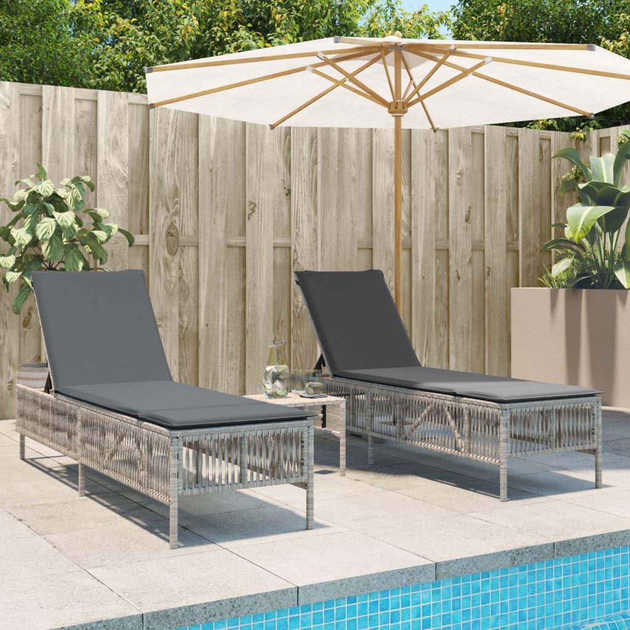 VIDAXL Chaises longues avec coussins lot de 2 gris resine tressee