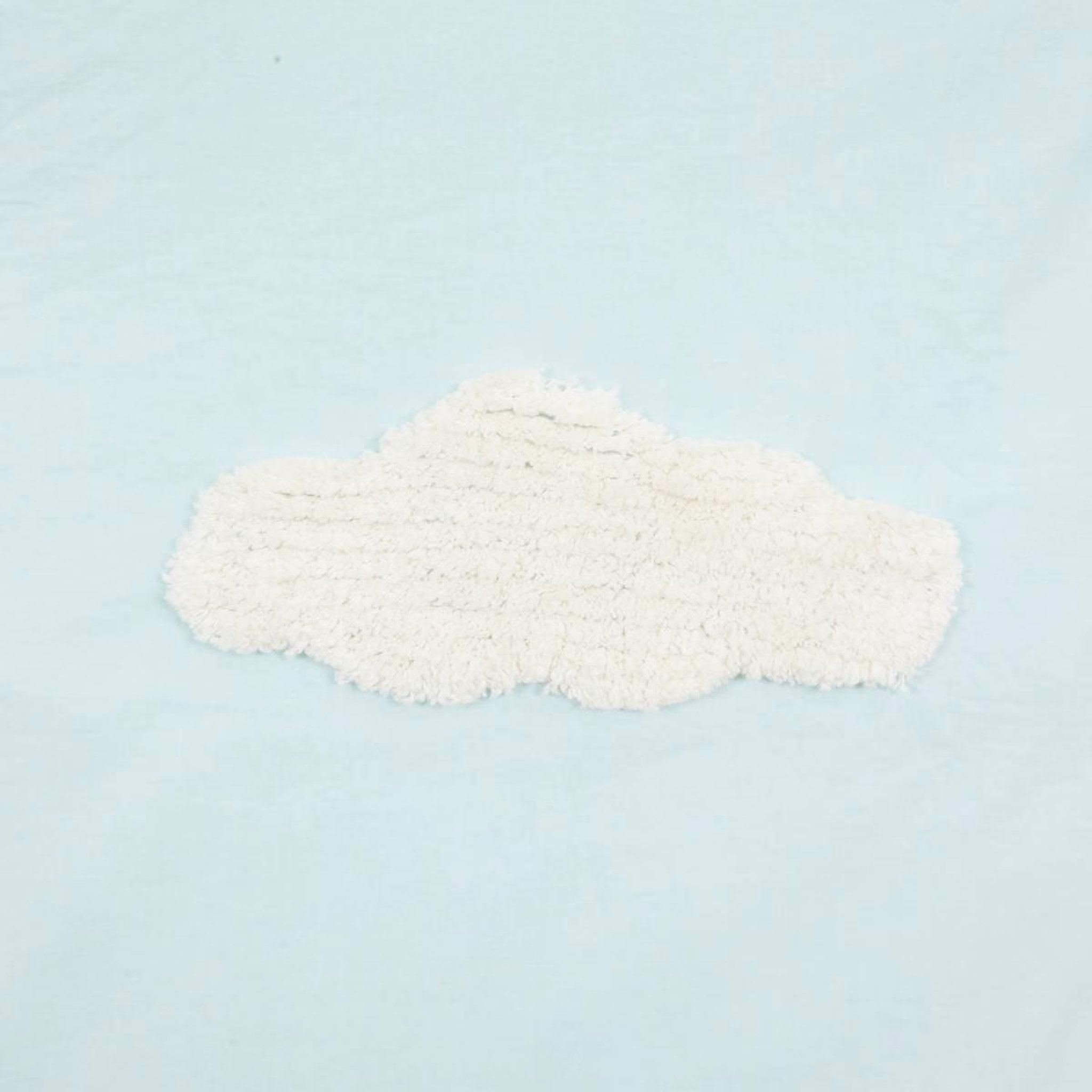 Voir la diapositive 2 : Atmosphera Kids Parure de lit tufté  nuages  140x200cm bleu clair