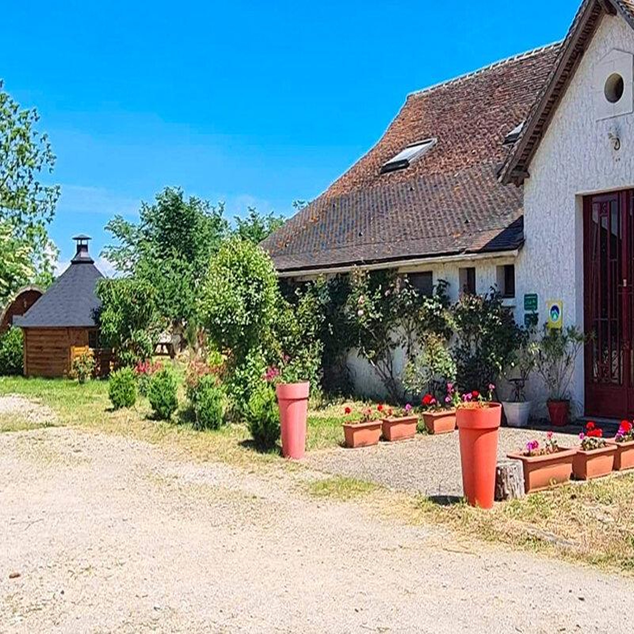 Voir la diapositive 2 : Smartbox Escapade de 2 jours pour 4 dans une suite familiale proche du ZooParc de Beauval - Coffret Cadeau Séjour
