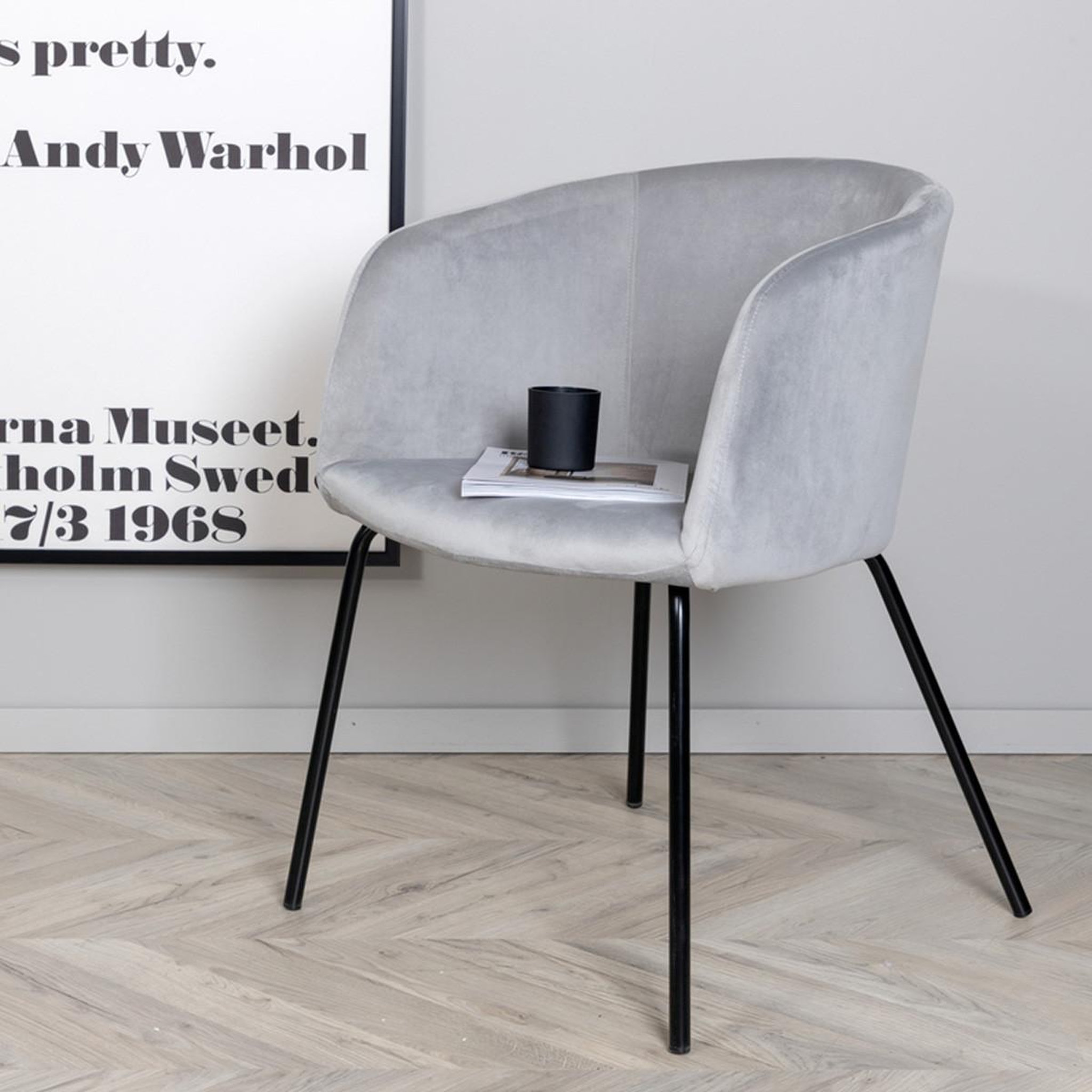 Voir la diapositive 6 : Paris Prix Chaise en velours  berit  78cm gris & noir