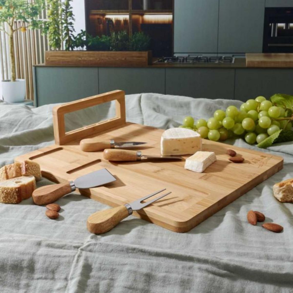 Paris Prix Planche à Fromage en Bambou  4 Couteaux  36cm Naturel