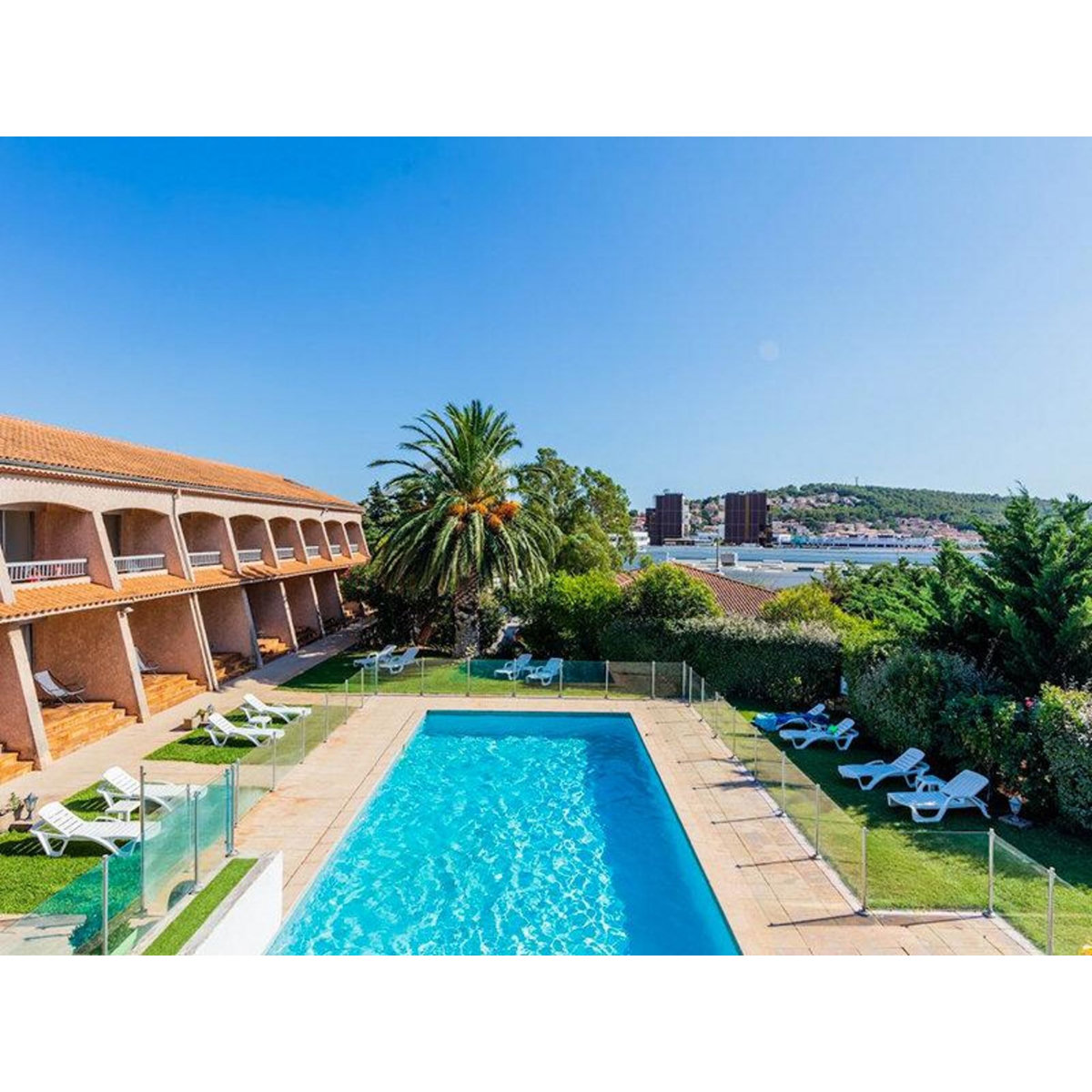 Smartbox Escapade ensoleillée en famille : 2 jours en chambre Duplex près de Toulon - Coffret Cadeau Séjour