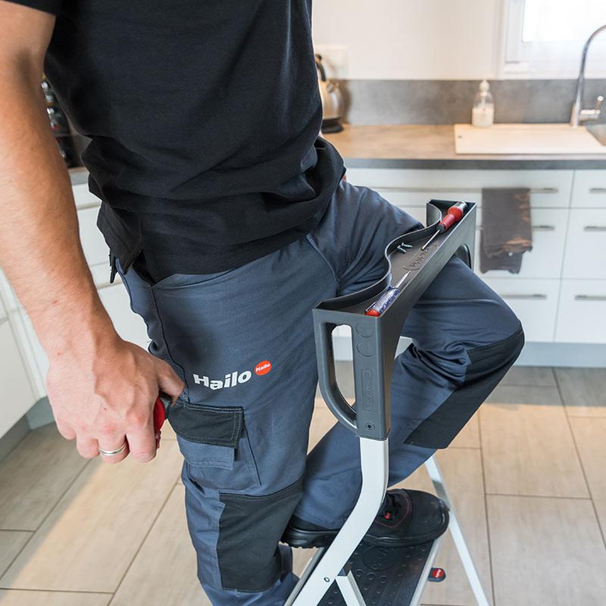 Voir la diapositive 2 : HAILO Marche pied 2 marches pliable en acier hailo safety plus